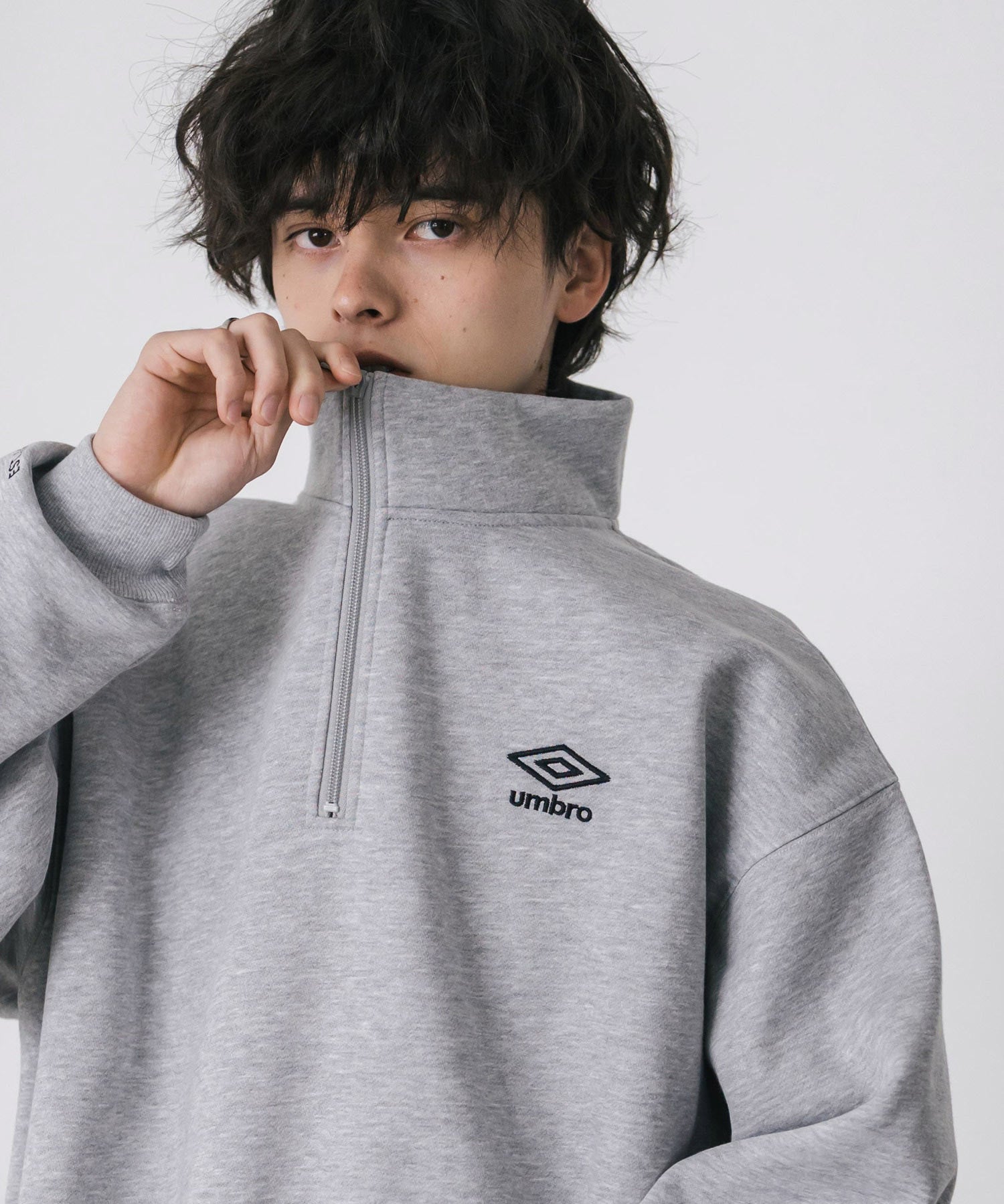 UMBRO アンブロ 別注コラボ オーバーサイズ裏起毛ワンポイントロゴ刺繍ハーフジッププルオーバースウェット 14942