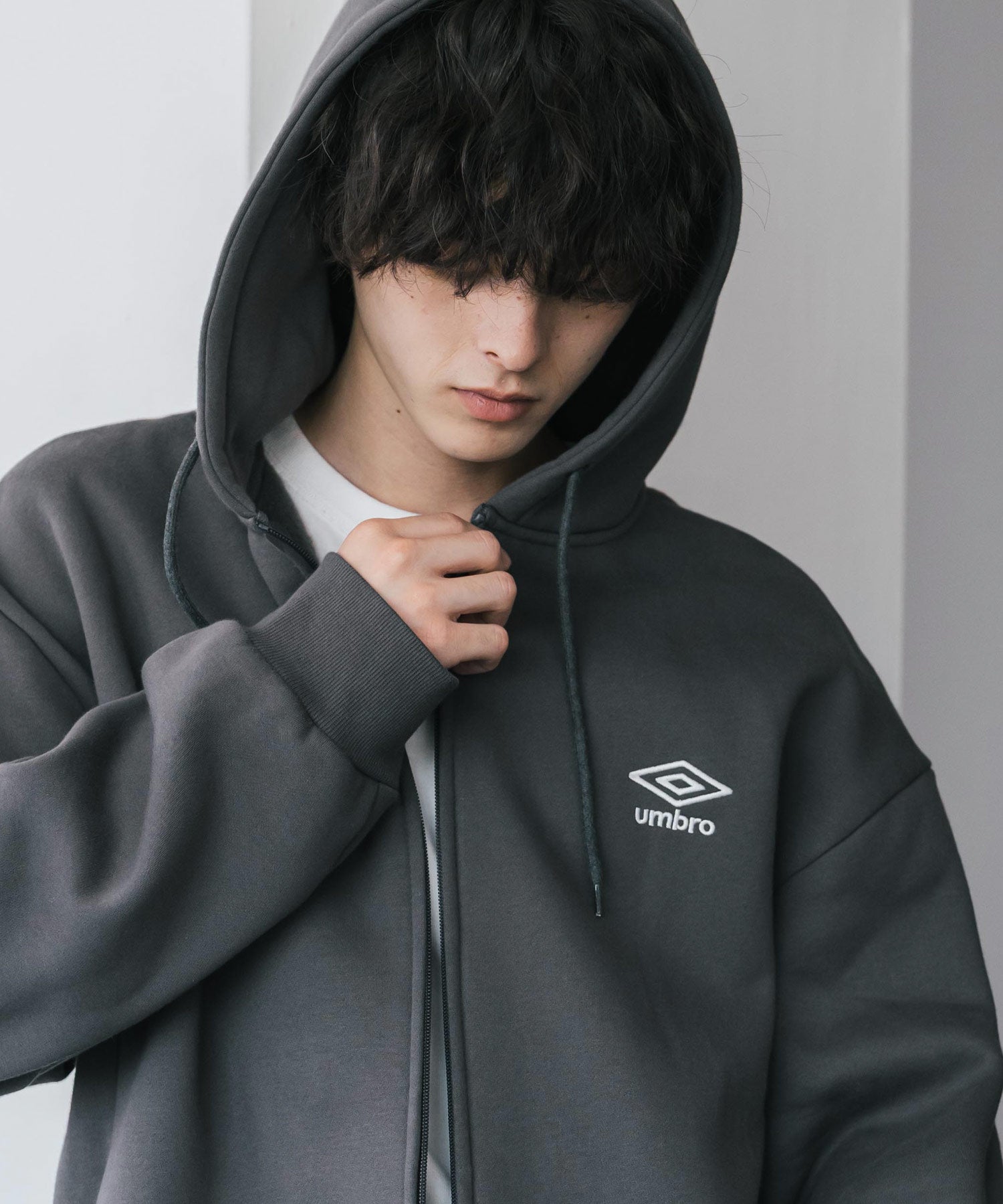 UMBRO 別注コラボオーバーサイズ裏起毛ワンポイントロゴ刺繍フルジップパーカー 14943