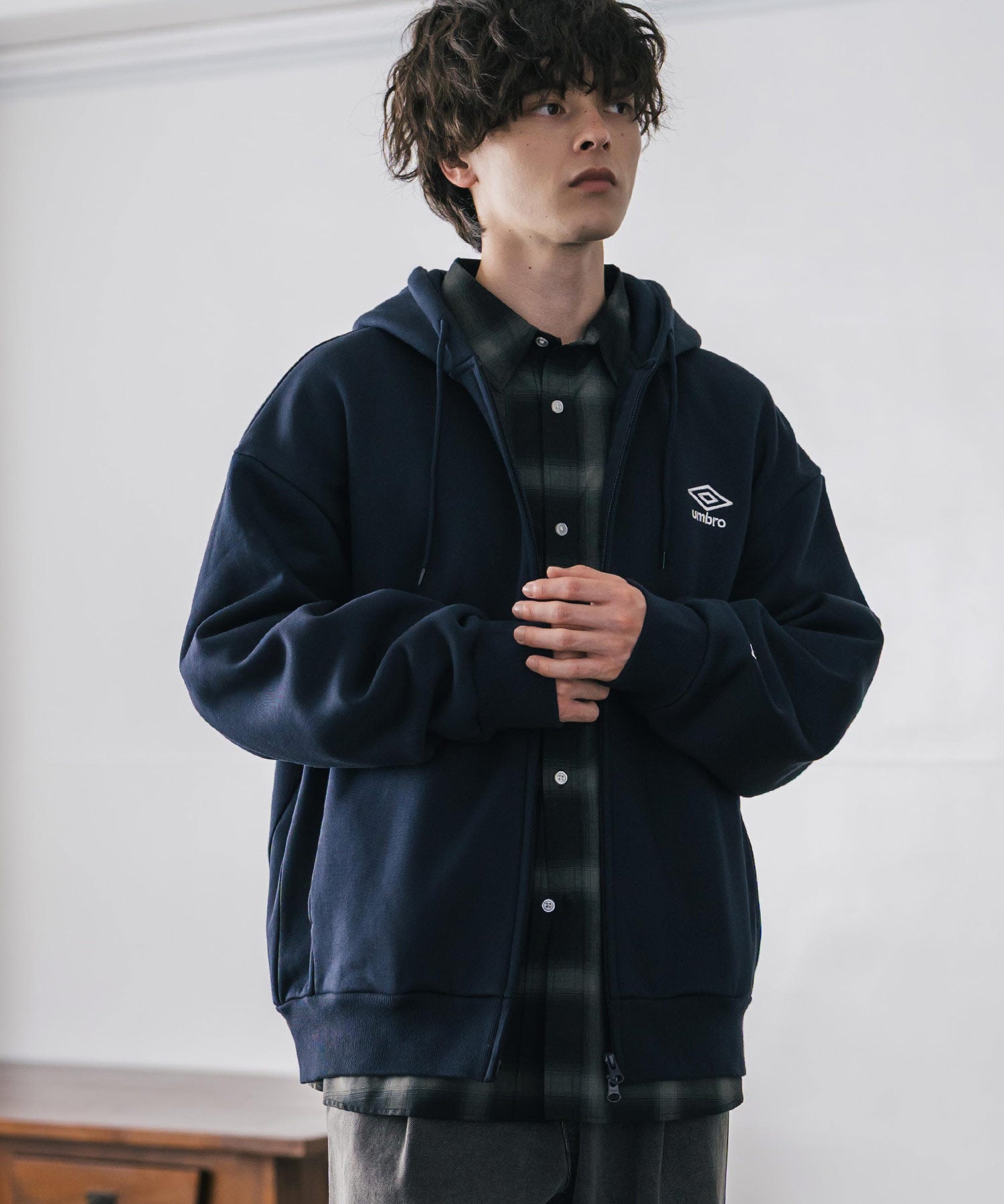 UMBRO 別注コラボオーバーサイズ裏起毛ワンポイントロゴ刺繍フルジップパーカー 14943