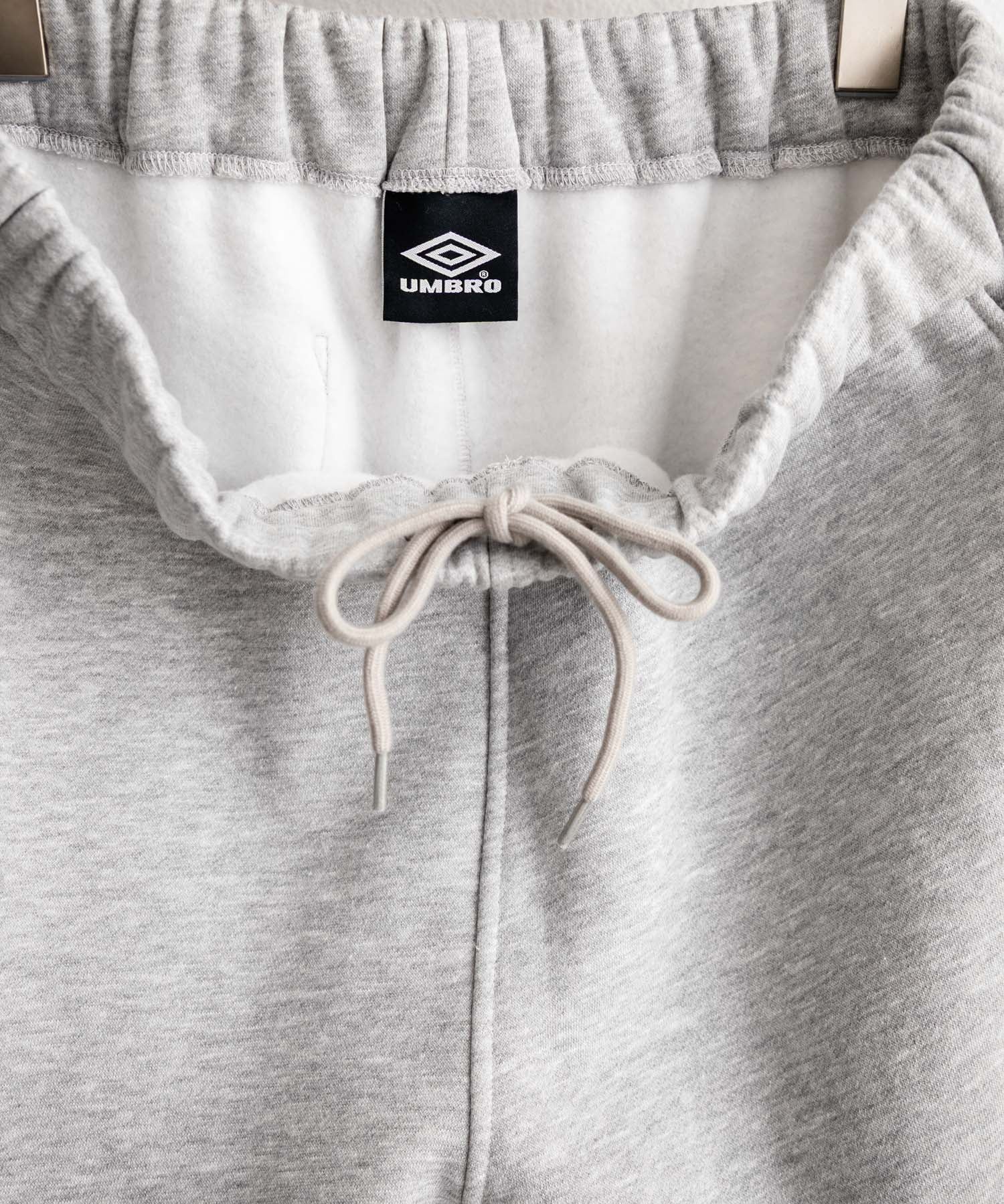 UMBRO 別注コラボ裏起毛ワンポイントロゴ刺繍イージーワイドストレートスウェットパンツ 14944