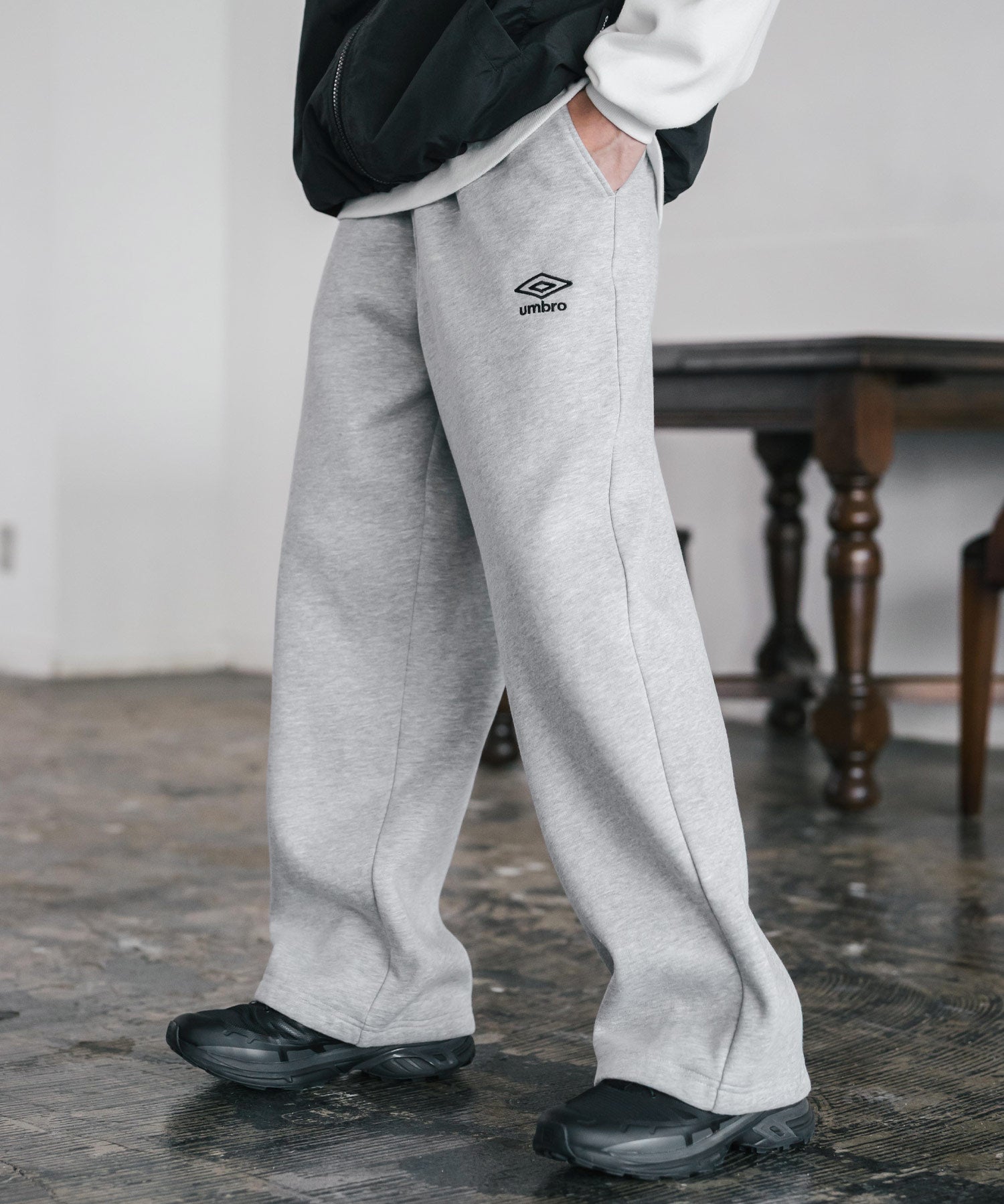 UMBRO 別注コラボ裏起毛ワンポイントロゴ刺繍イージーワイドストレートスウェットパンツ 14944