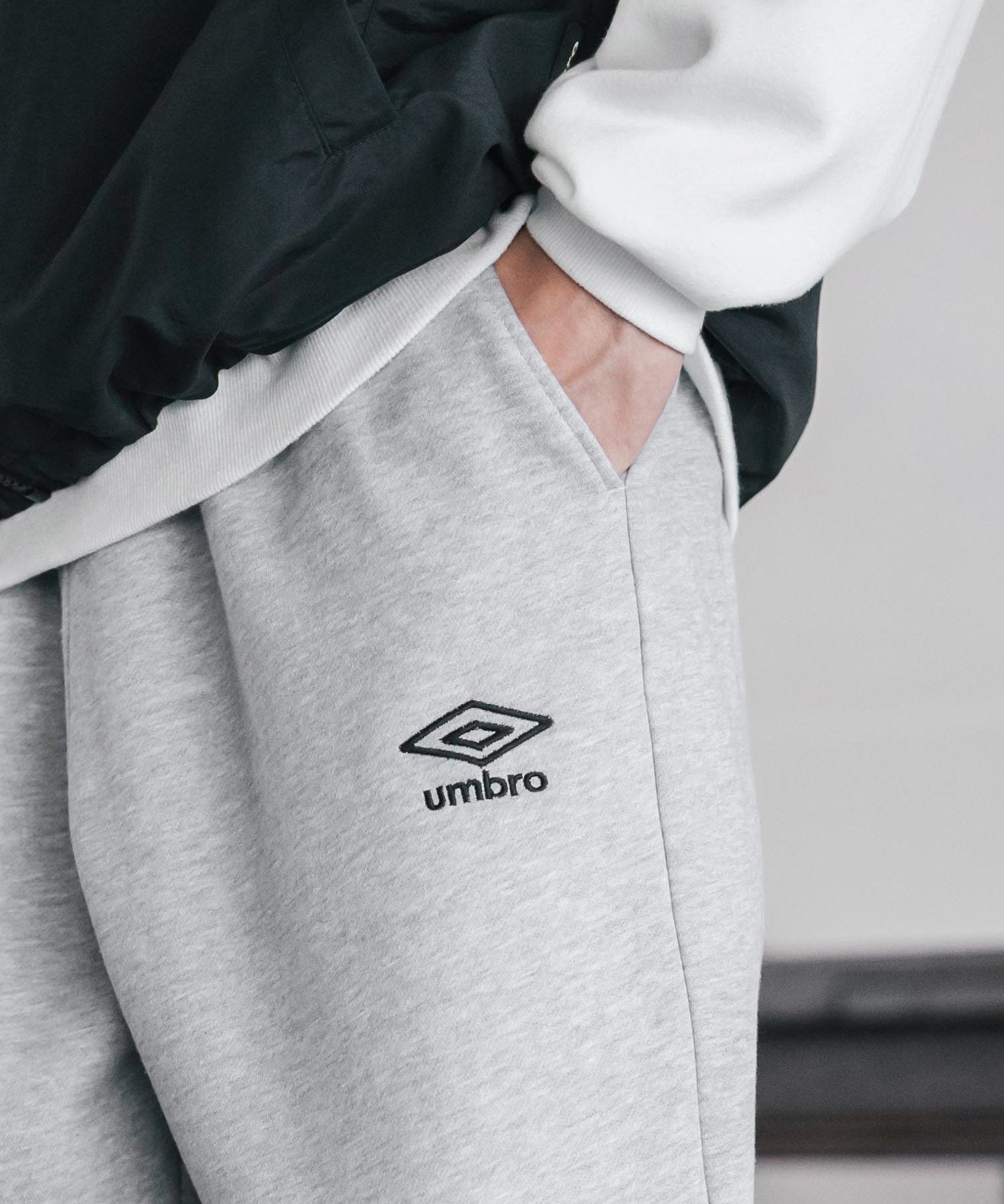 UMBRO 別注コラボ裏起毛ワンポイントロゴ刺繍イージーワイドストレートスウェットパンツ 14944
