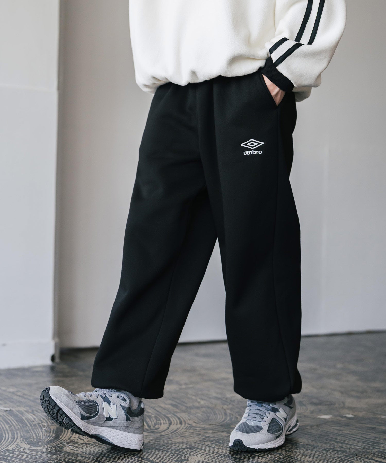 UMBRO 別注コラボ裏起毛ワンポイントロゴ刺繍イージーワイドストレートスウェットパンツ 14944