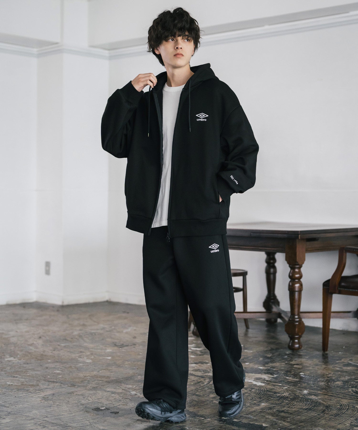 UMBROコラボスウェットパンツ　Mサイズ UMBRO 別注コラボ裏起毛ワンポイントロゴ刺繍イージーワイドストレート