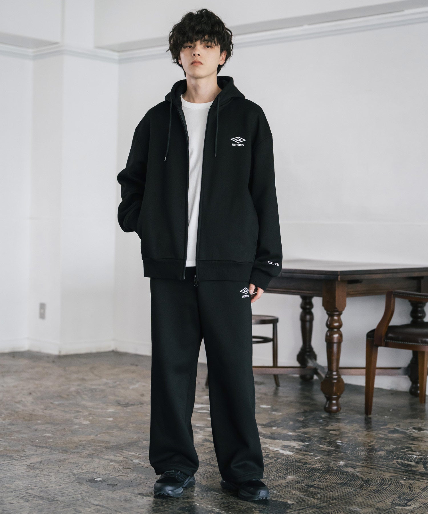 UMBRO 別注コラボ裏起毛ワンポイントロゴ刺繍イージーワイドストレート