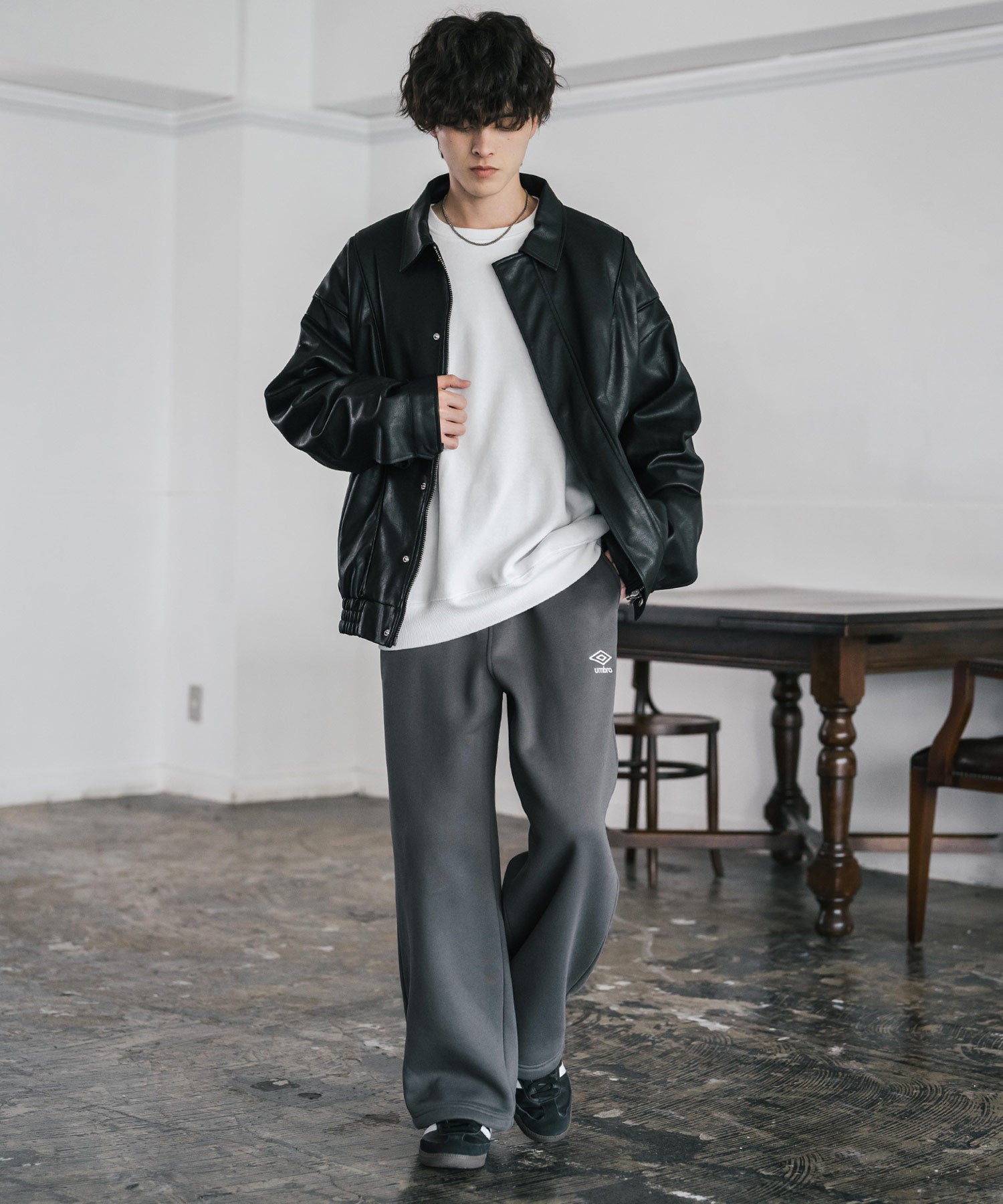 UMBRO 別注コラボ裏起毛ワンポイントロゴ刺繍イージーワイドストレート