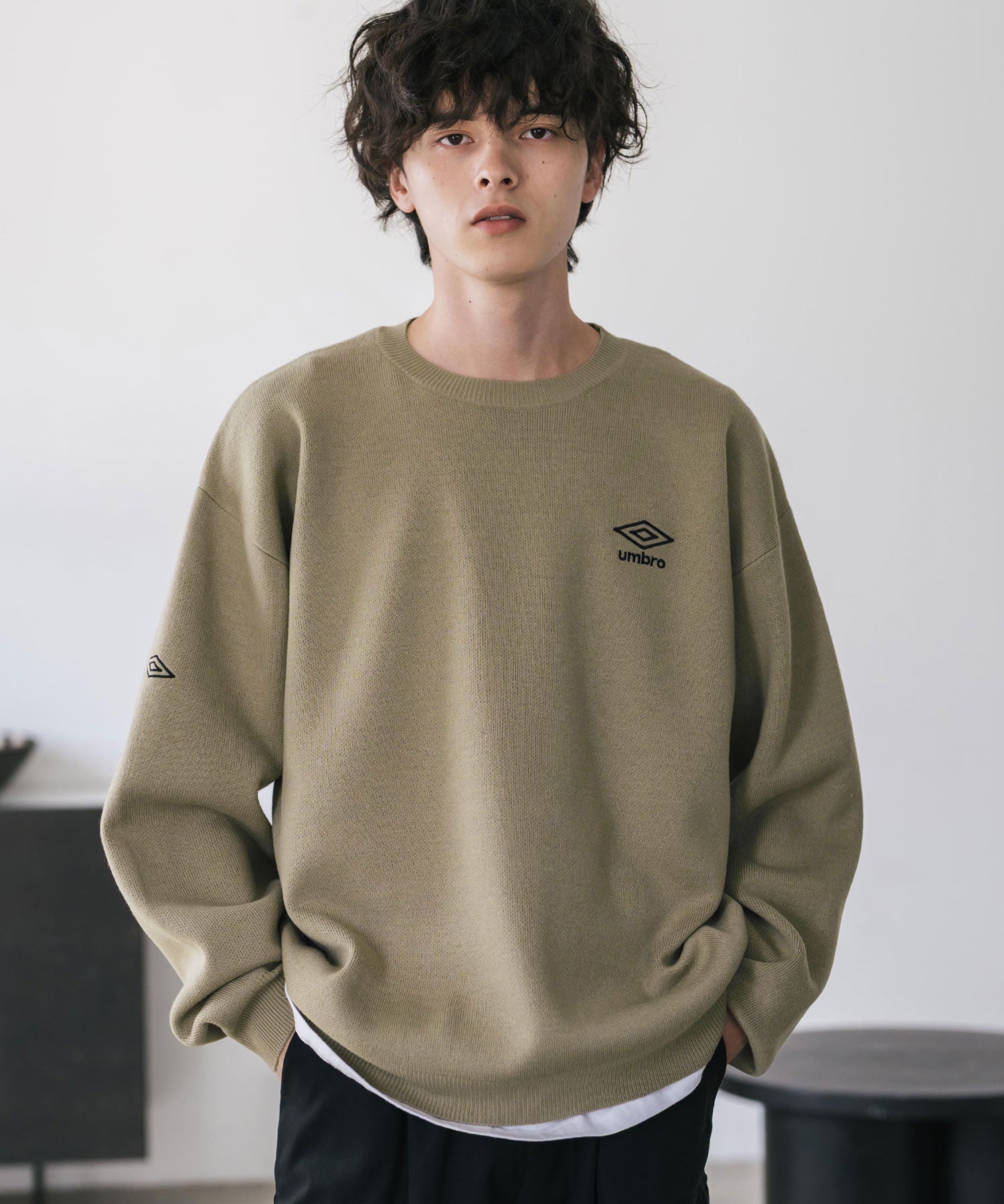 UMBRO アンブロ 別注コラボ オーバーサイズワンポイントロゴ刺繍クルーネックアクリルニットセーター 14945
