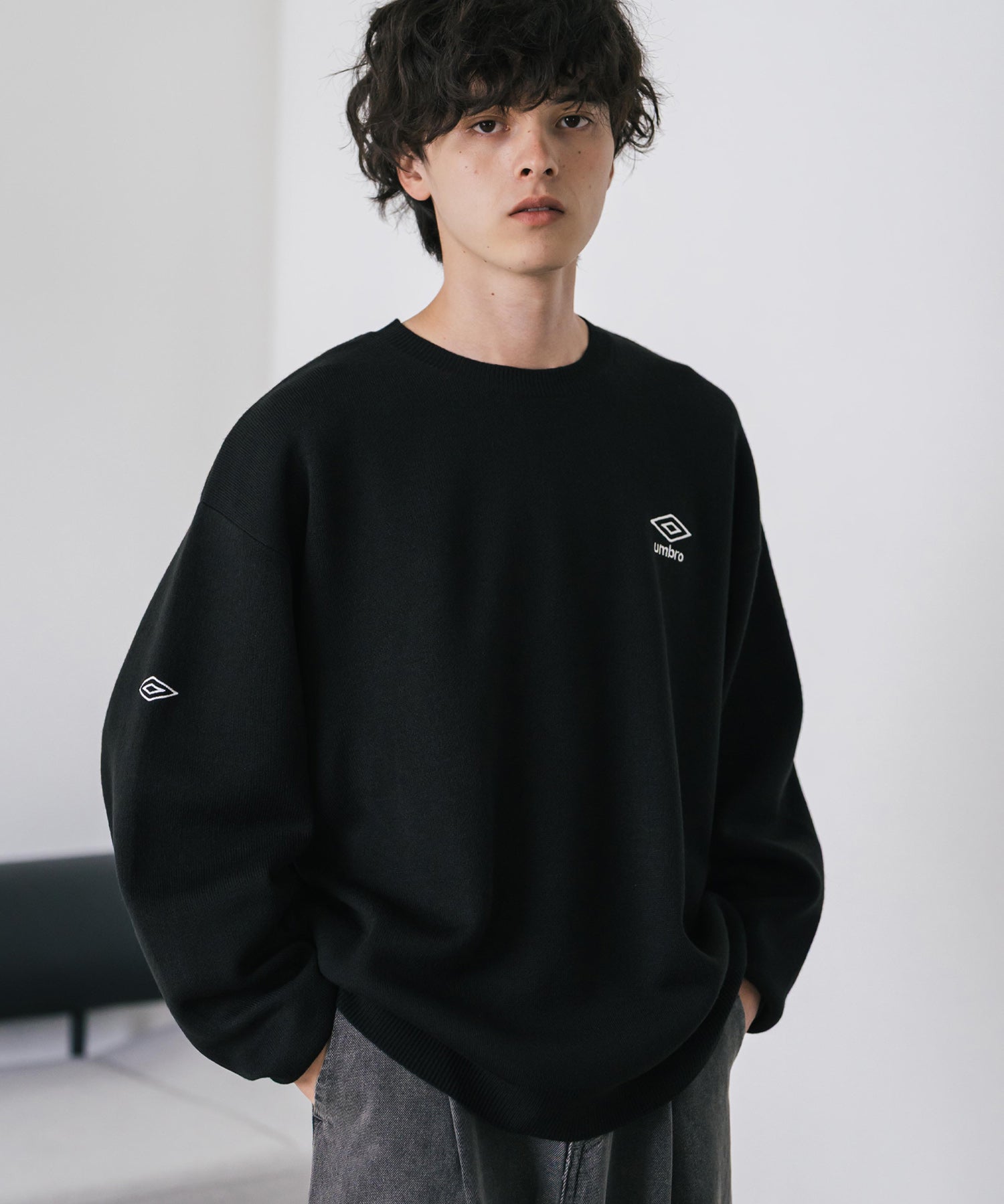 UMBRO アンブロ 別注コラボ オーバーサイズワンポイントロゴ刺繍クルーネックアクリルニットセーター 14945