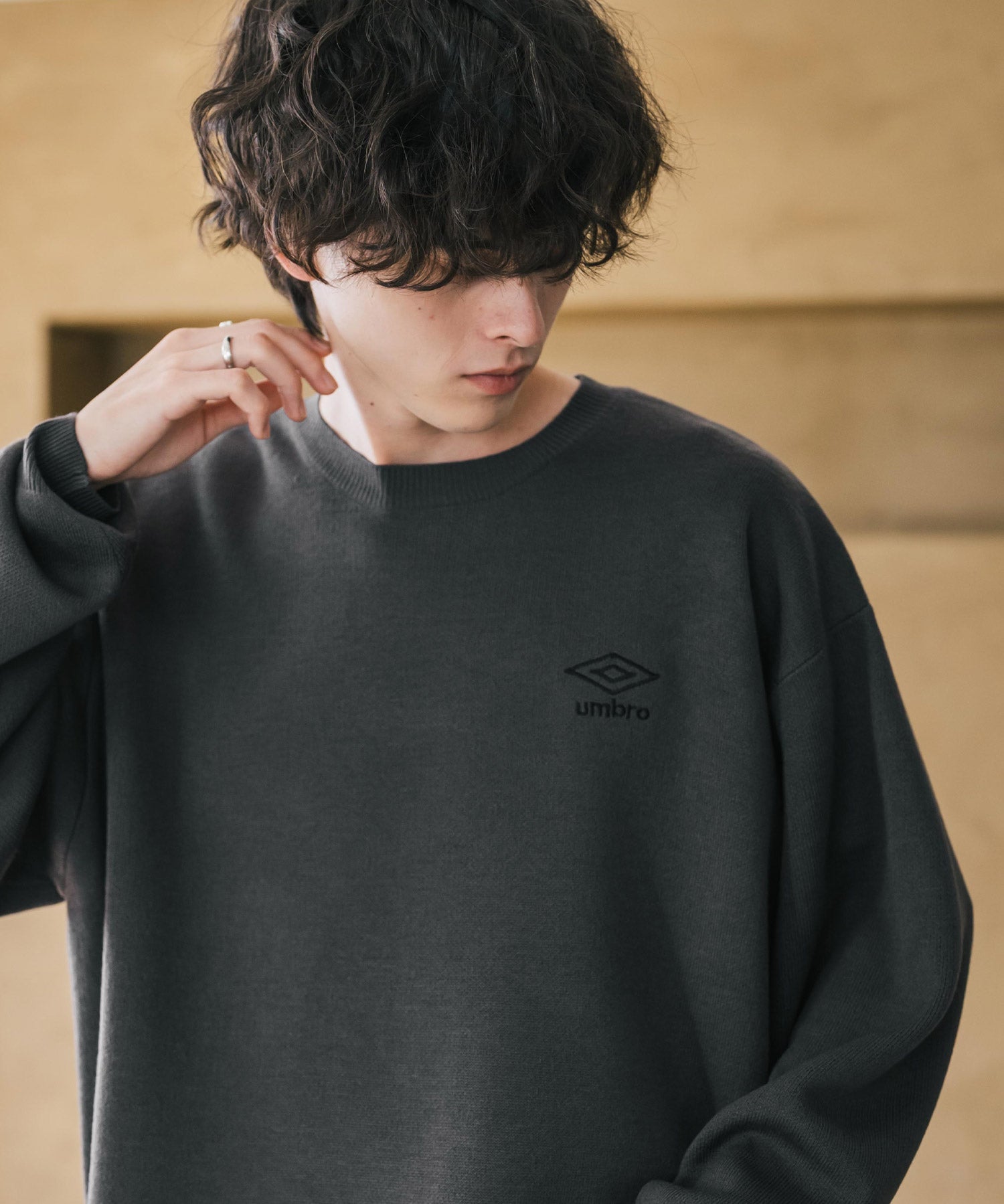 UMBRO アンブロ 別注コラボ オーバーサイズワンポイントロゴ刺繍クルーネックアクリルニットセーター 14945