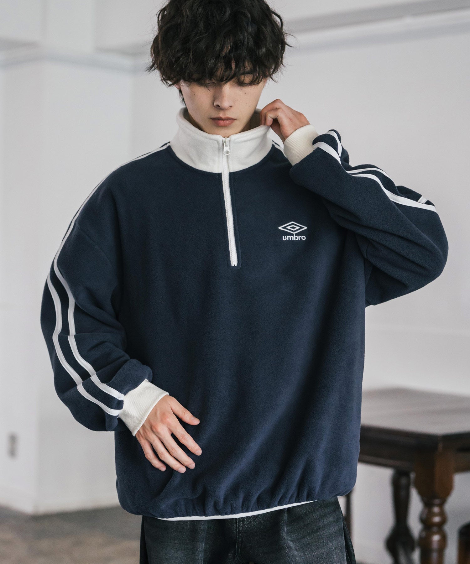 UMBRO 別注コラボオーバーサイズワンポイントロゴ刺繍サイドラインハーフジップフリース 14946