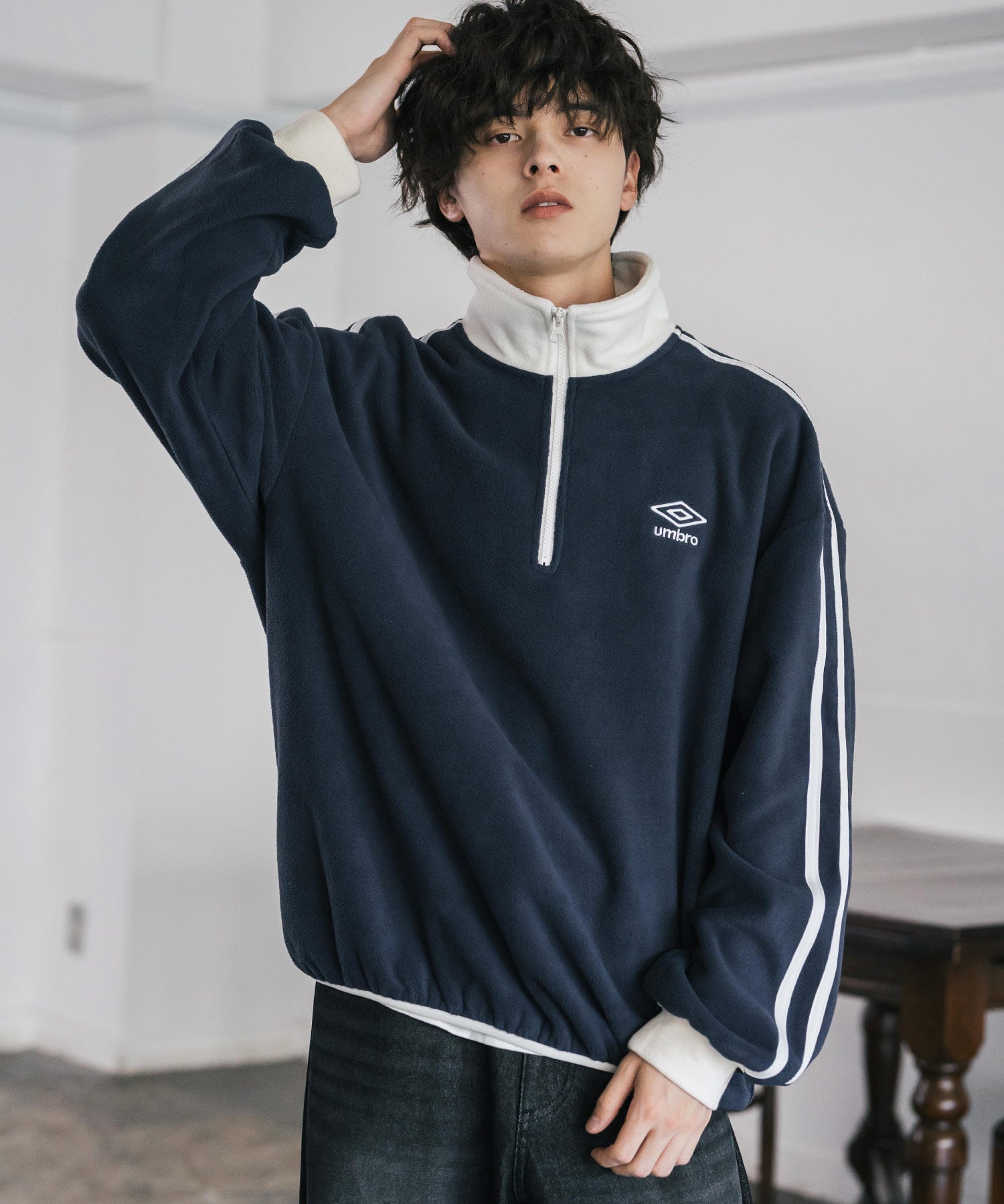 UMBRO 別注コラボオーバーサイズワンポイントロゴ刺繍サイドラインハーフジップフリース 14946