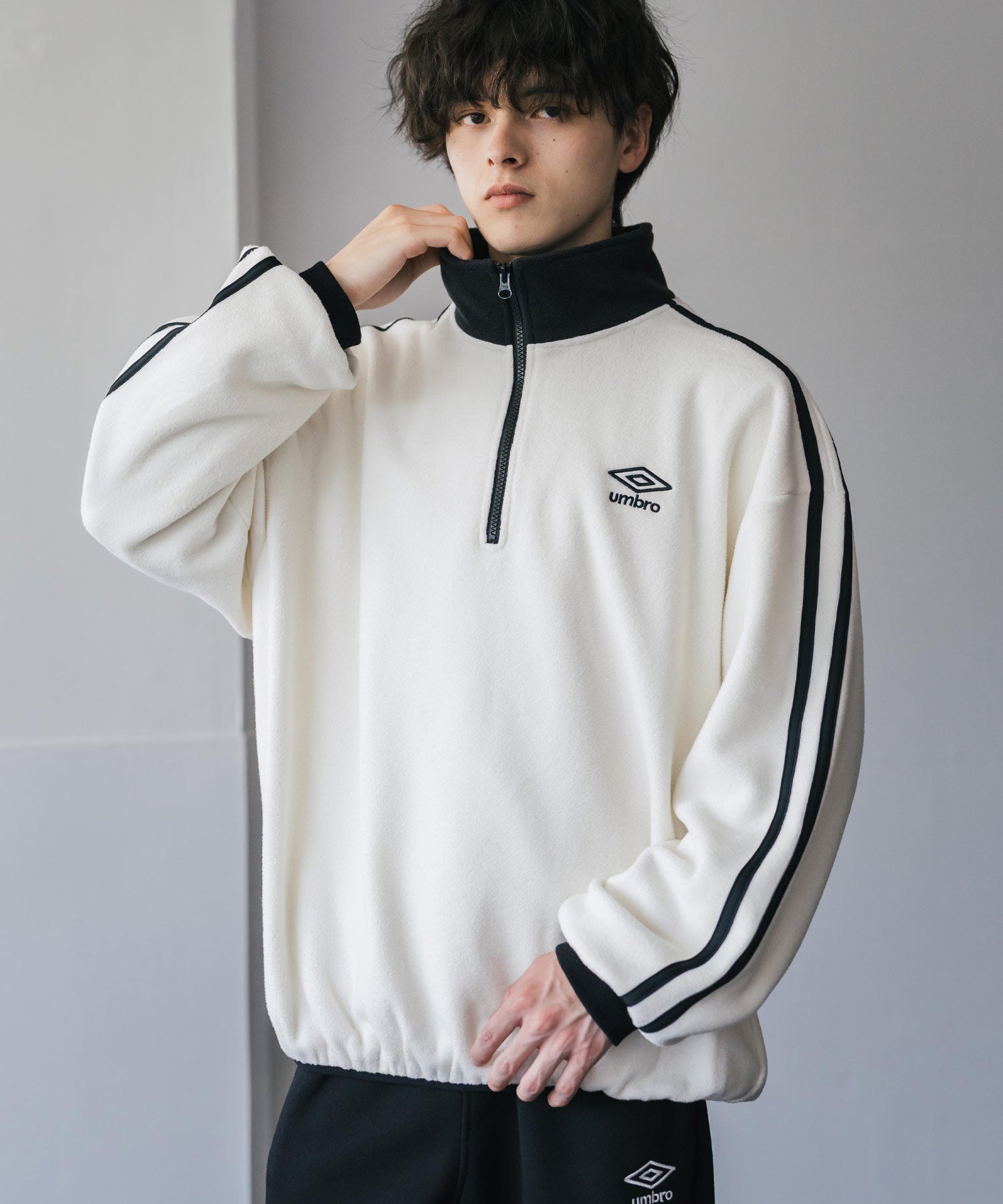 UMBRO 別注コラボオーバーサイズワンポイントロゴ刺繍サイドライン