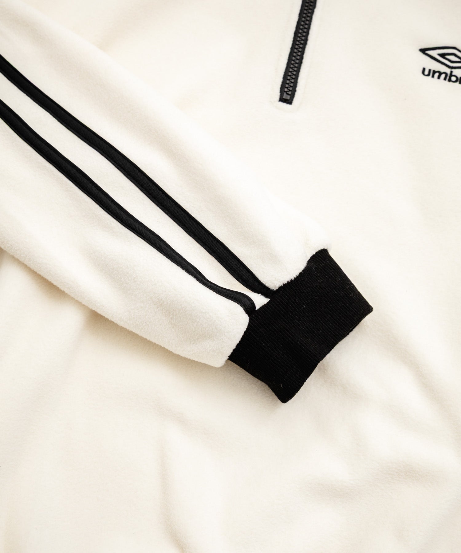 UMBRO 別注コラボオーバーサイズワンポイントロゴ刺繍サイドラインハーフジップフリース 14946