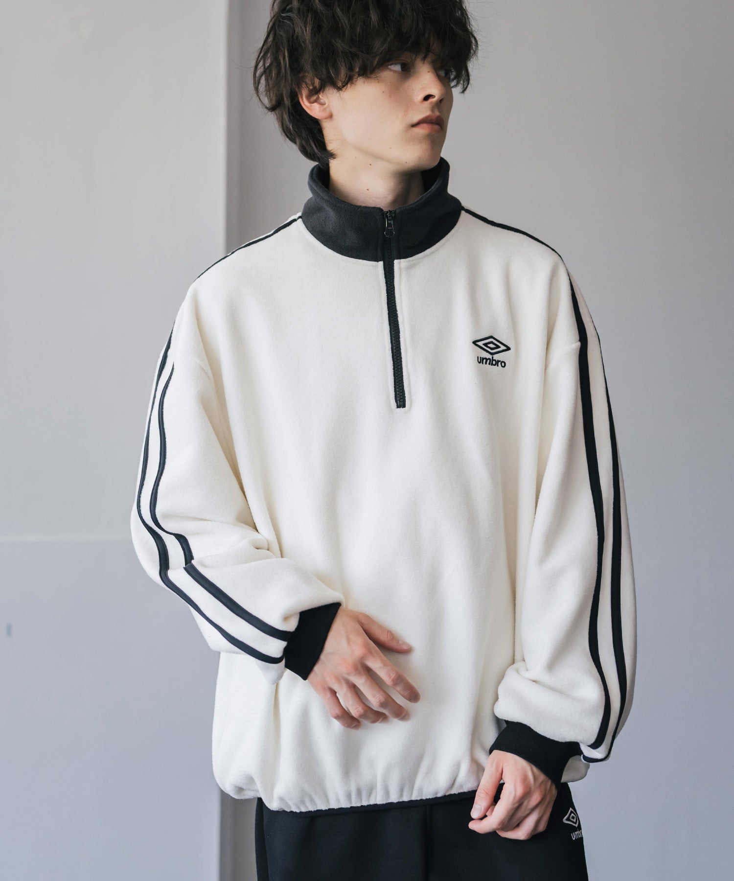 UMBRO 別注コラボオーバーサイズワンポイントロゴ刺繍サイドライン