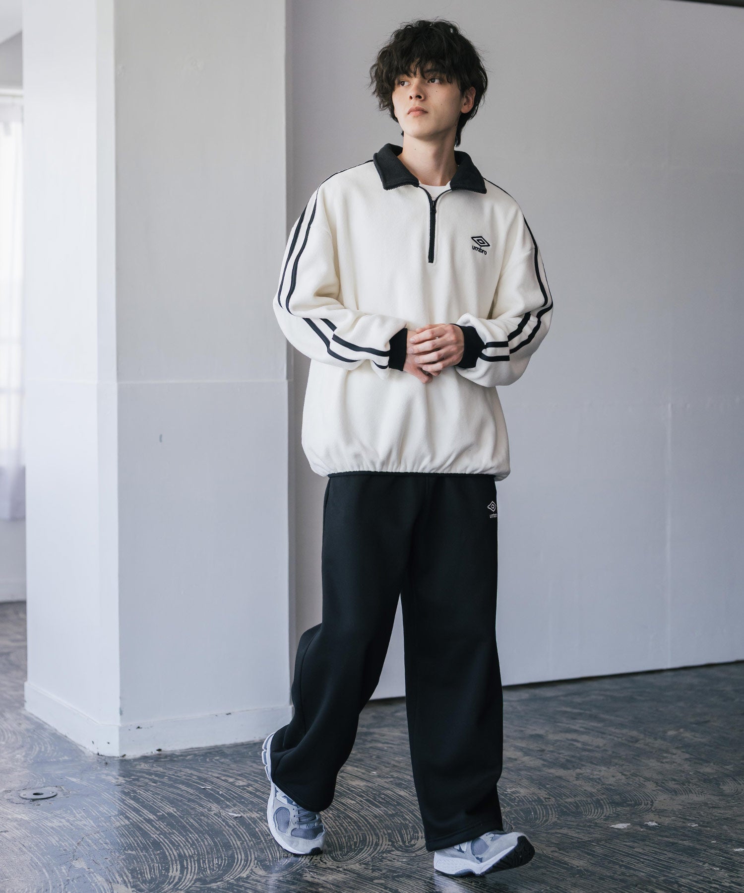 UMBRO 別注コラボオーバーサイズワンポイントロゴ刺繍サイドラインハーフジップフリース 14946