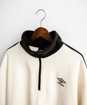 UMBRO 別注コラボオーバーサイズワンポイントロゴ刺繍サイドラインハーフジップフリース 14946