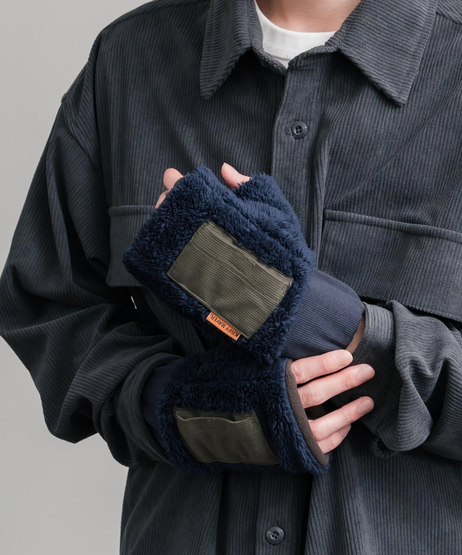 フィンガーレスボア手袋 2527806 14966