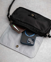 Carhartt カーハート Crossbody Horizontal Bag 横型クロスボディバッグ/ワンポイントロゴ斜め掛けショルダーバッグ 15536