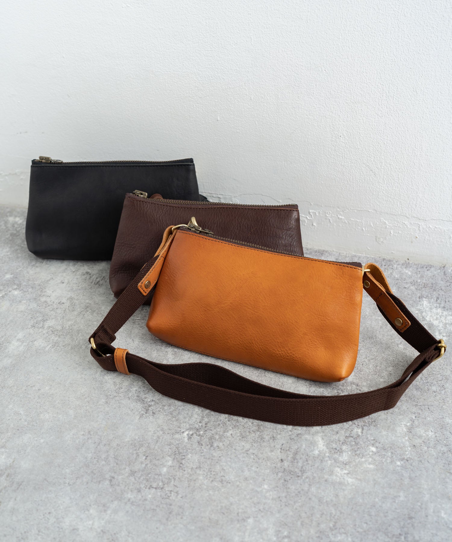 Butler Verner Sails バトラーバーナーセイルズ 日本製 国産ヌメ革レザー捻りシャックルミニショルダーバッグ JA-1713-2 4064