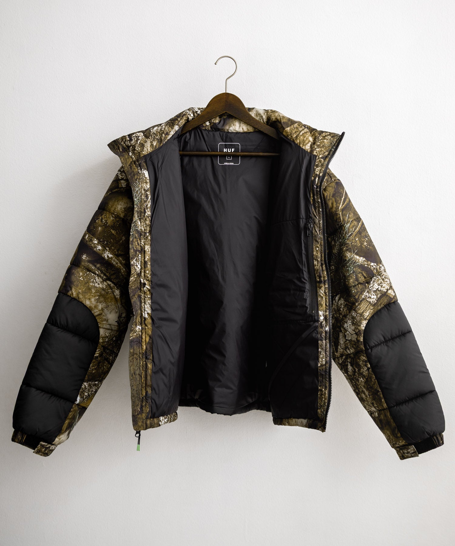 HUF ハフ SEQUOIA PUFFER JACKET REALTREE SEQUOIA PUFFER オーバーサイズワンポイントロゴ中綿ジャケット 15056