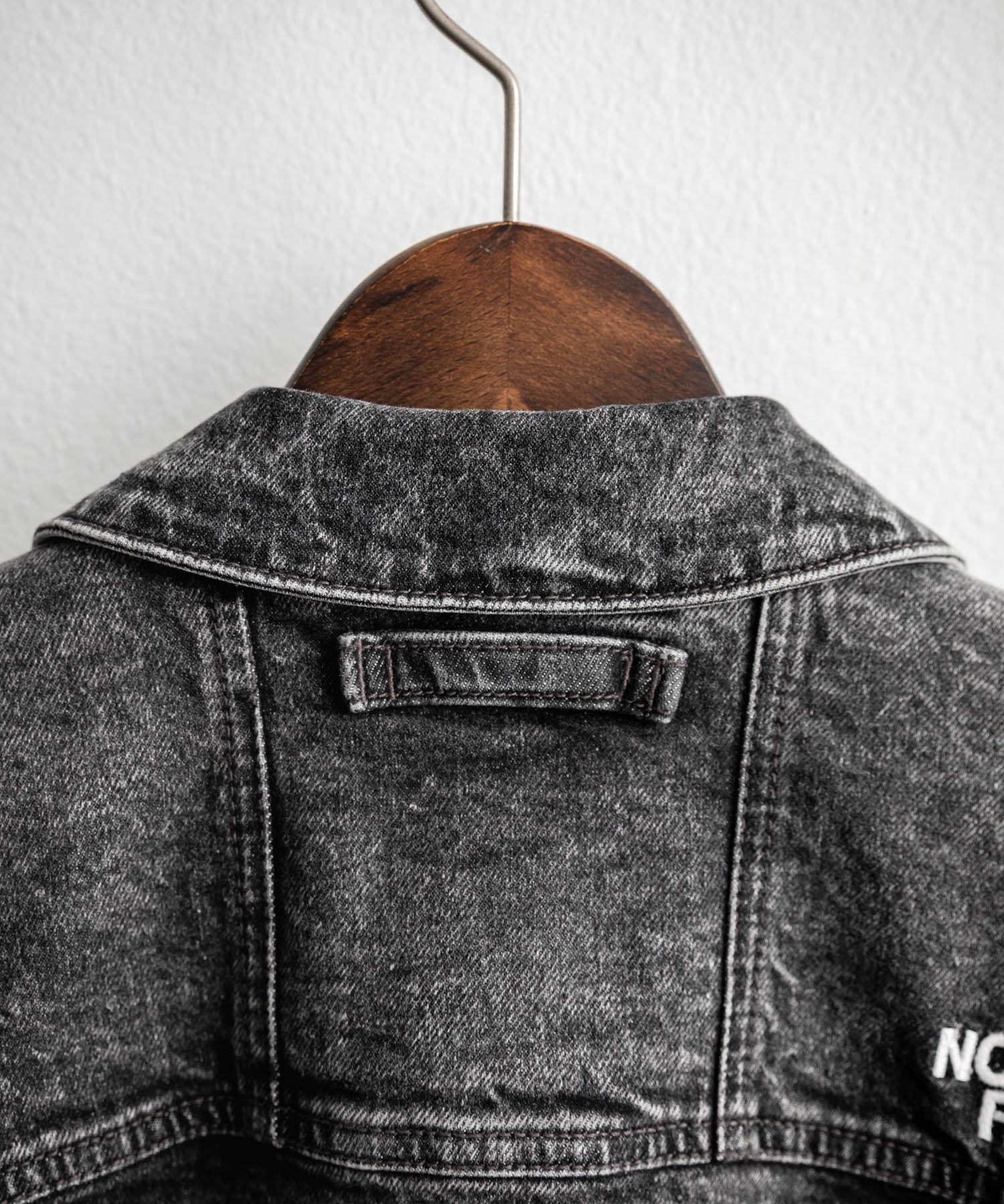 日本未展開モデル WHITE LABEL THE NORTH FACE DENIM TRUCKER JACKET ワンポイントロゴ刺繍ワークデニムジャケット 15653