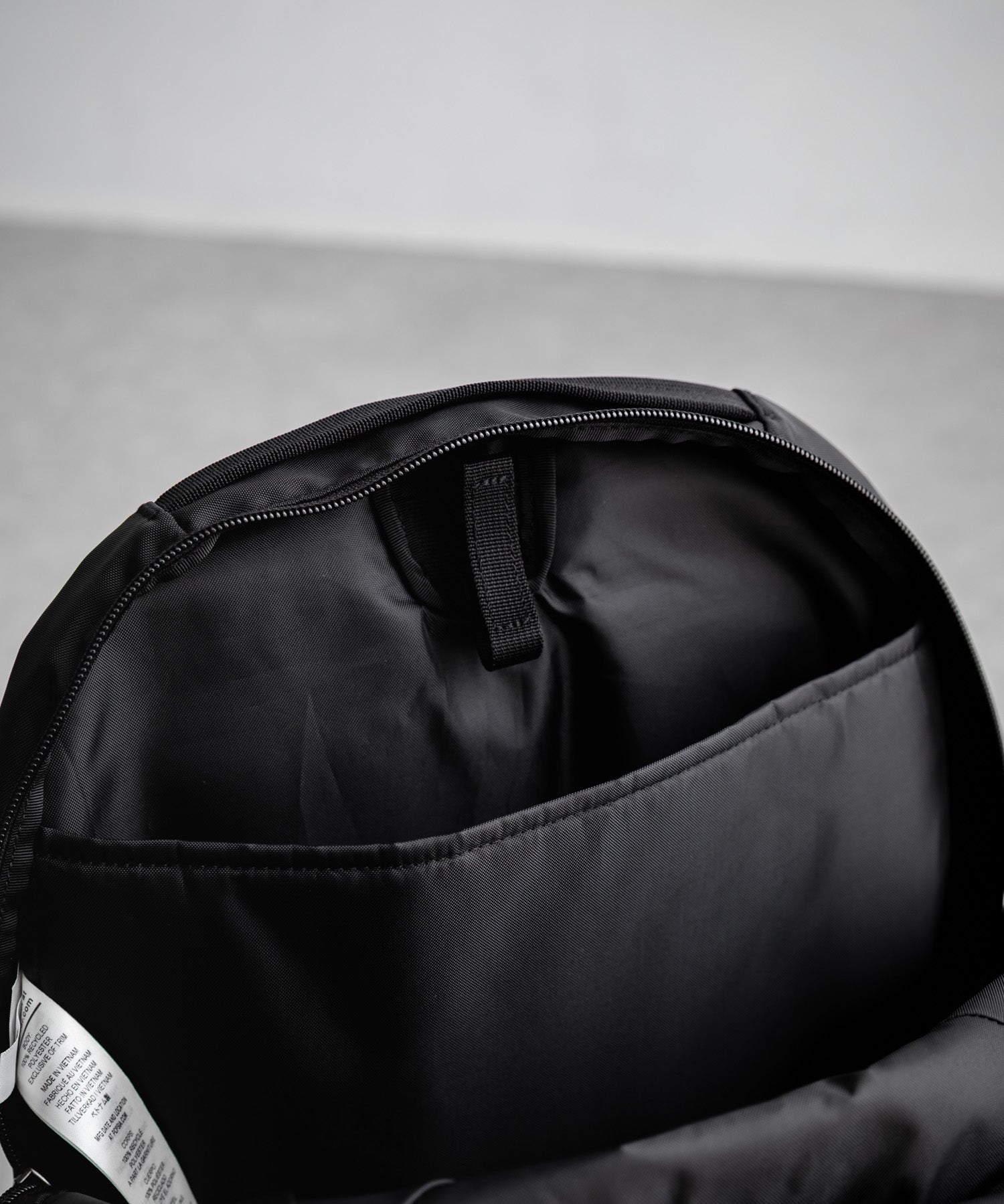 Patagonia ATOM DAY PACK 24L ワンポイントロゴバックパック リュックサック 16216