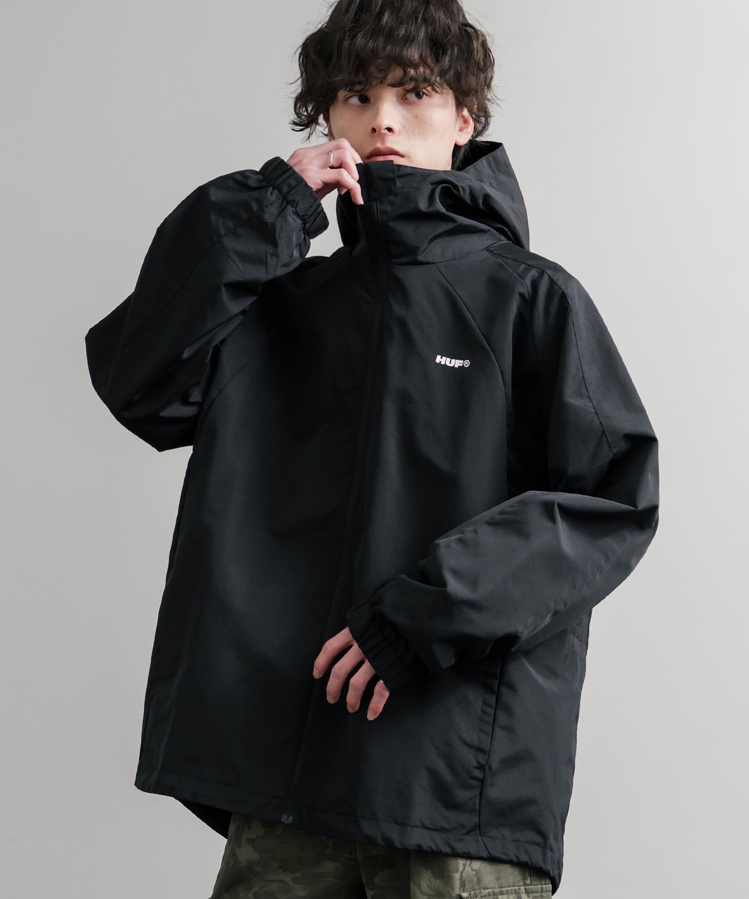HUF ハフ ALL CAPS SHELL JACKET オーバーサイズラグランスリーブナイロンジャケット 15017