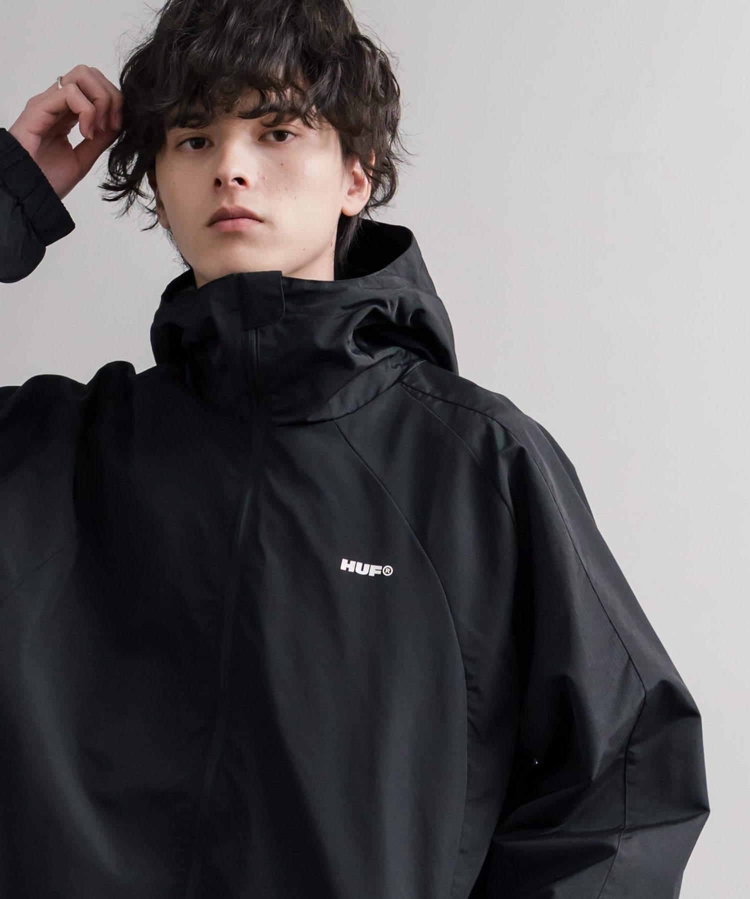 HUF ハフ ALL CAPS SHELL JACKET オーバーサイズラグランスリーブナイロンジャケット 15017