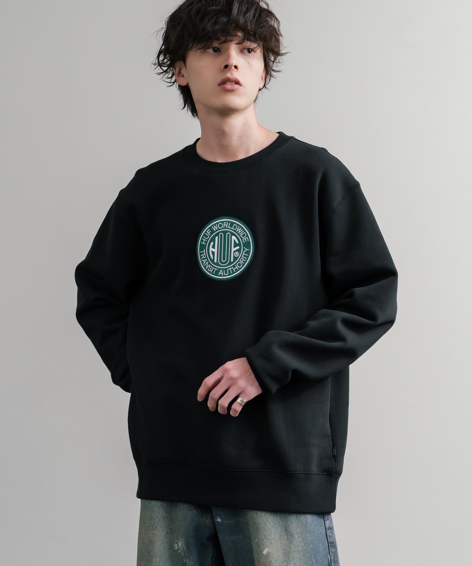 HUF ハフ TRANSIT AUTHORITY CREWNECK オーバーサイズ裏起毛トレーナースウェット	15019
