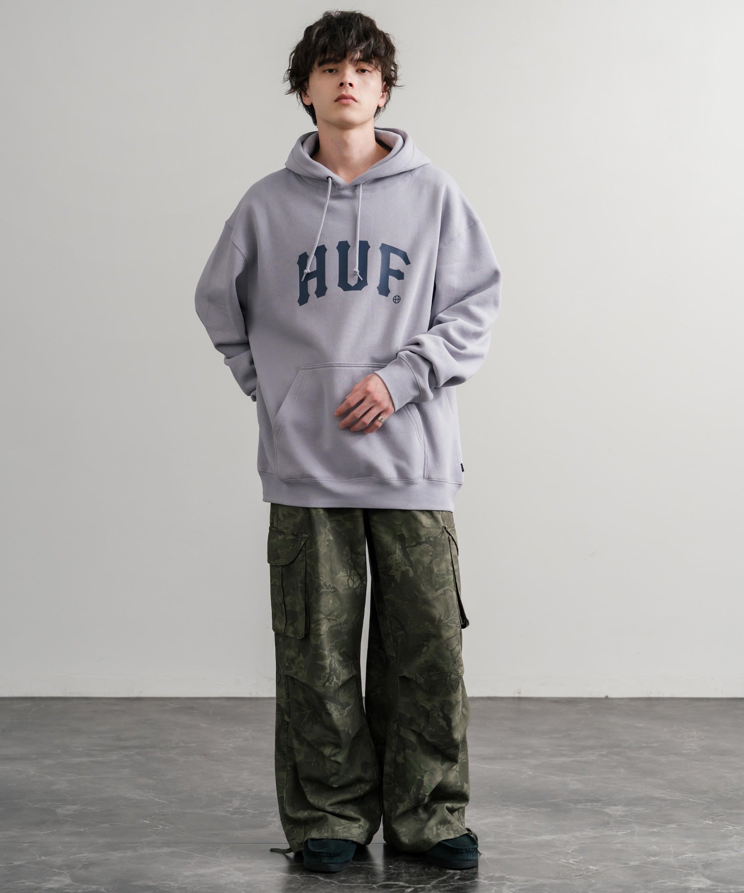 HUF ハフ ARCH P/O HOODIE オーバーサイズアーチロゴプリント裏起毛プルオーバーパーカー 15020