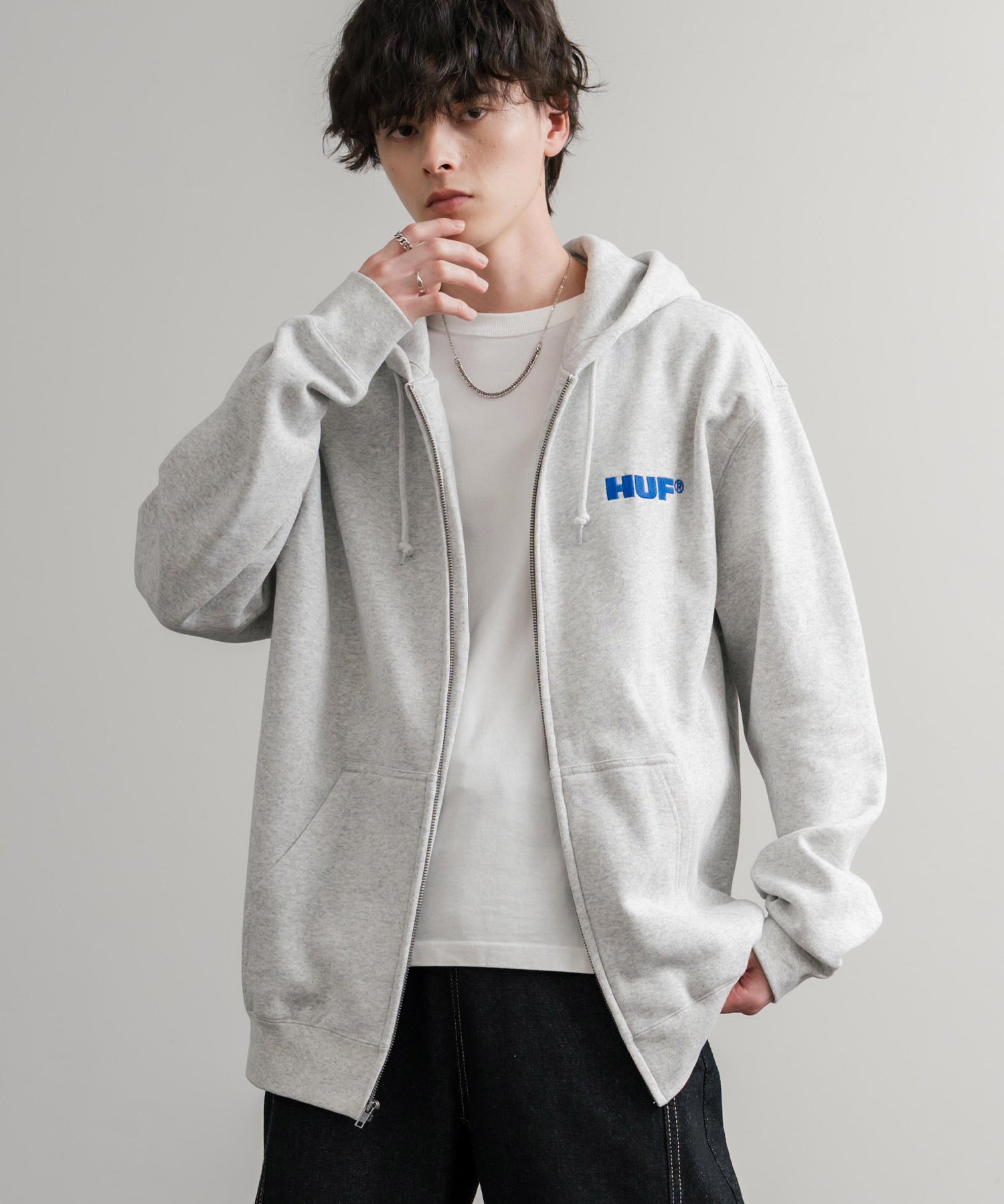 HUF ハフ ALL CAPS F/Z HOODIE オーバーサイズ裏起毛ワンポイントロゴ刺繍フルジップパーカー 15058