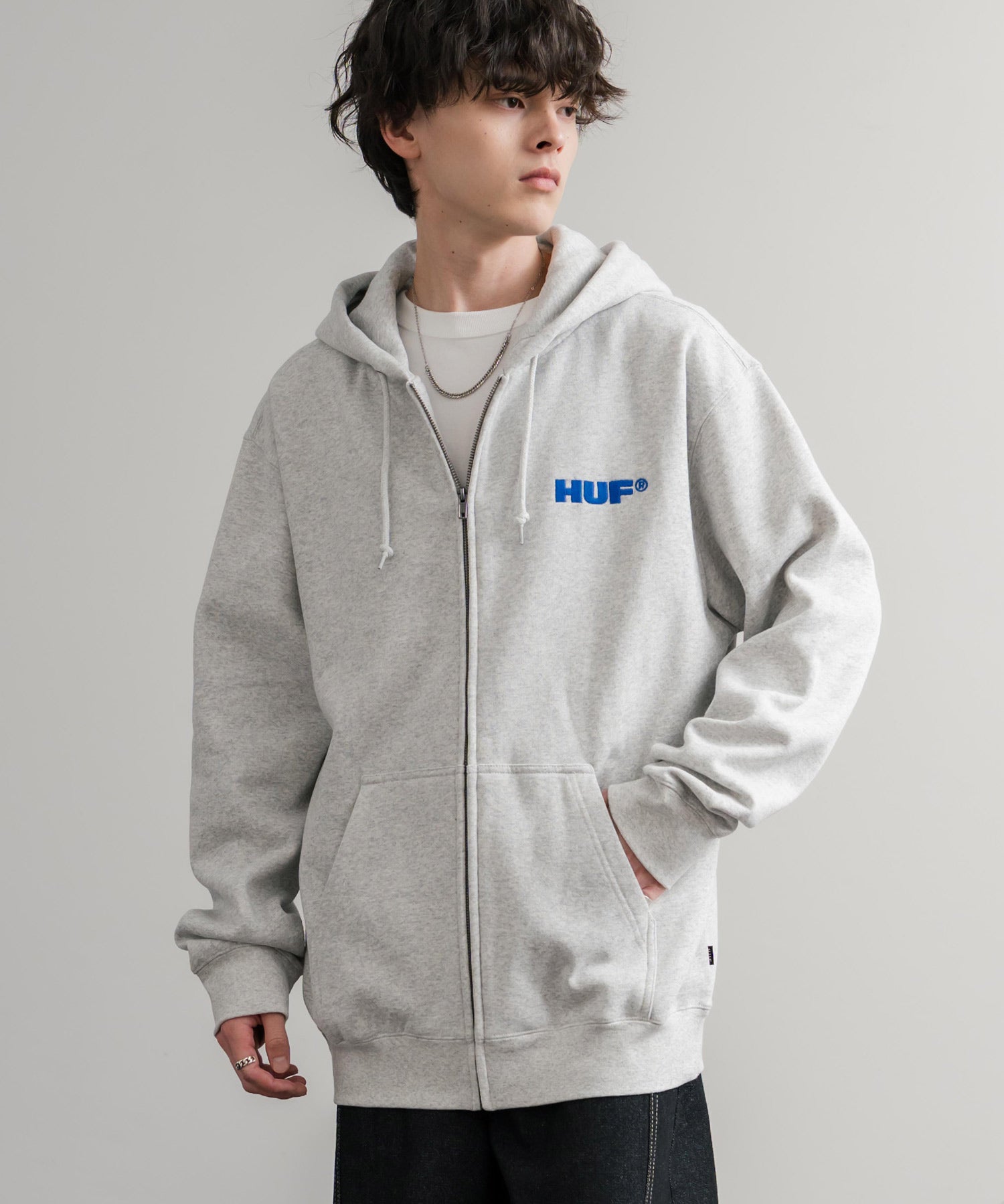 HUF ハフ ALL CAPS F/Z HOODIE オーバーサイズ裏起毛ワンポイントロゴ刺繍フルジップパーカー 15058