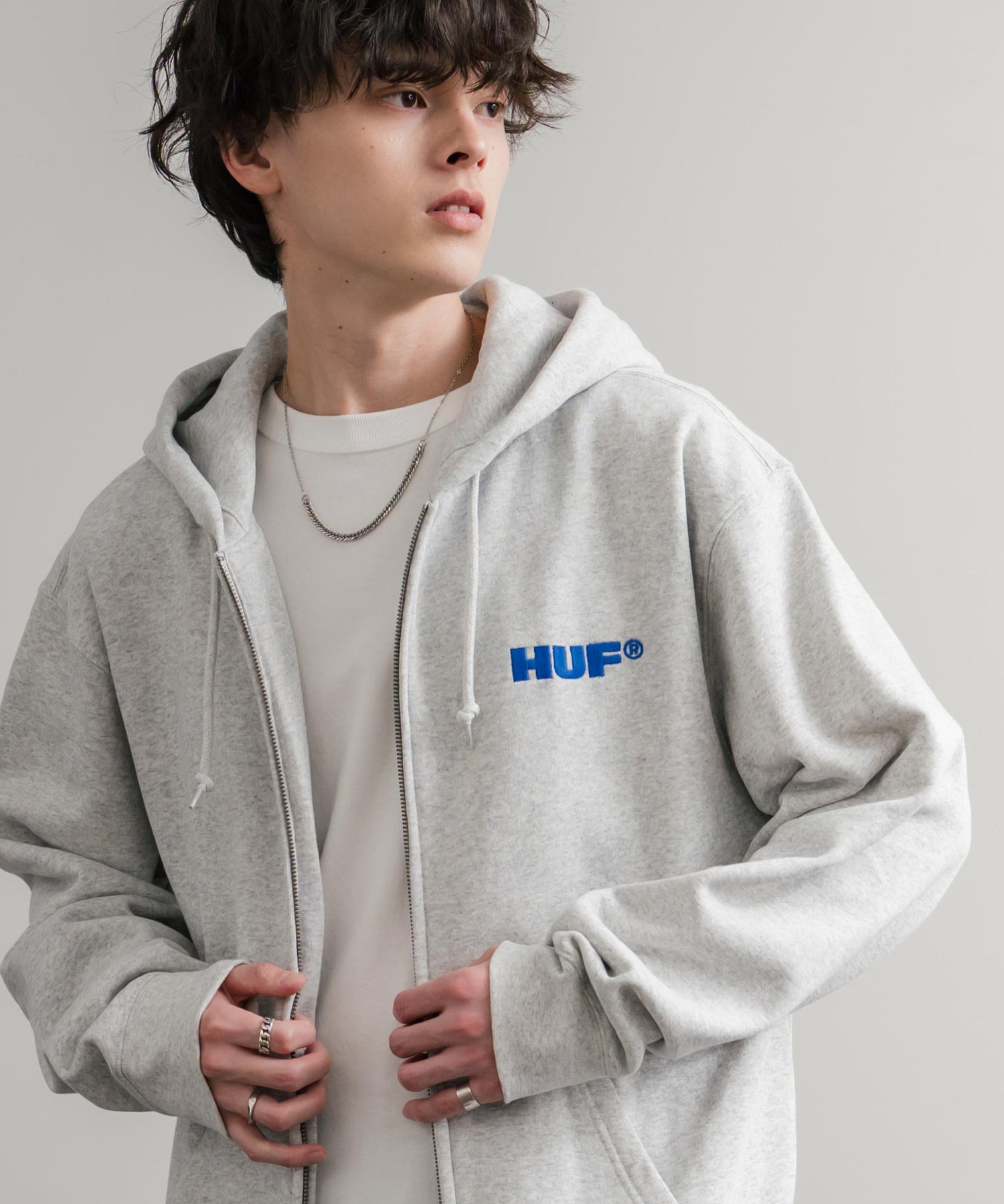 HUF ハフ ALL CAPS F/Z HOODIE オーバーサイズ裏起毛ワンポイントロゴ刺繍フルジップパーカー 15058