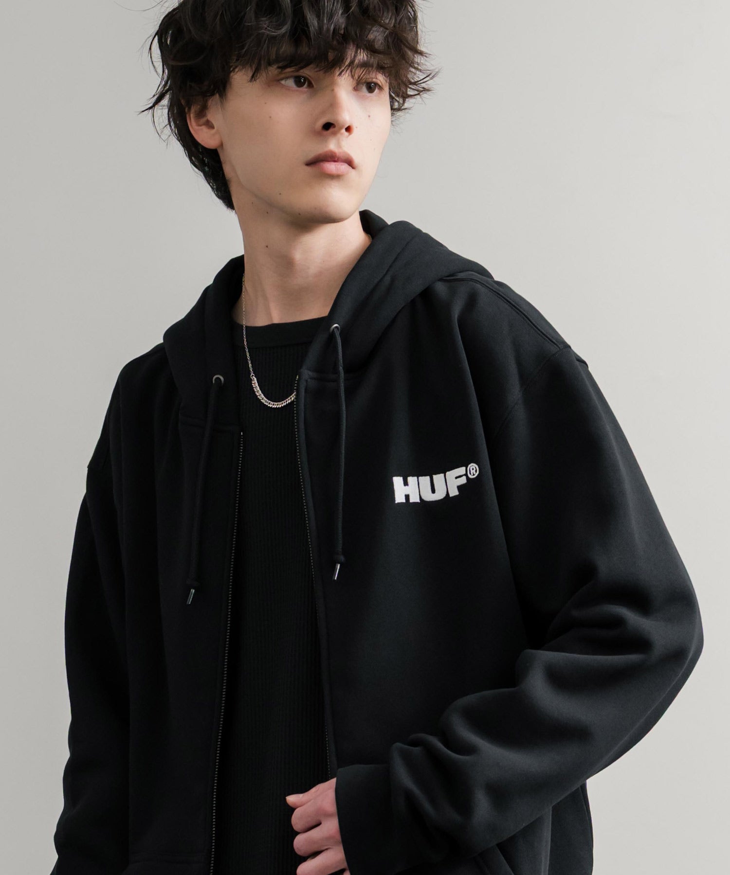 HUF ハフ ALL CAPS F/Z HOODIE オーバーサイズ裏起毛ワンポイントロゴ刺繍フルジップパーカー 15058