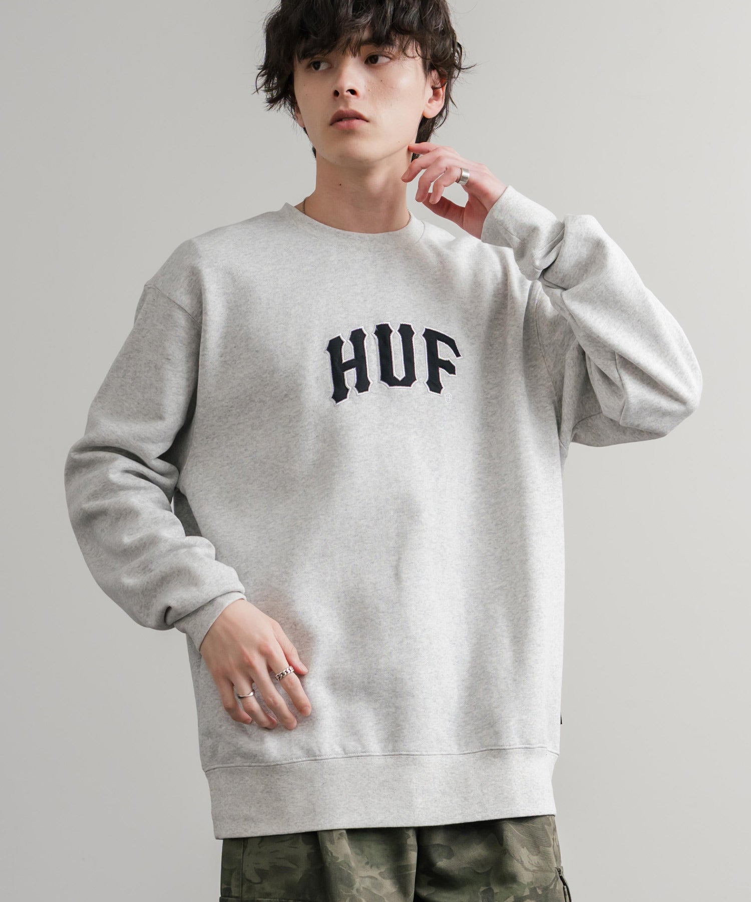 HUF ハフ ARCH APPLIQUE CREWNECK オーバーサイズ裏起毛アーチロゴアップリケ刺繍スウェットトレーナー 15059