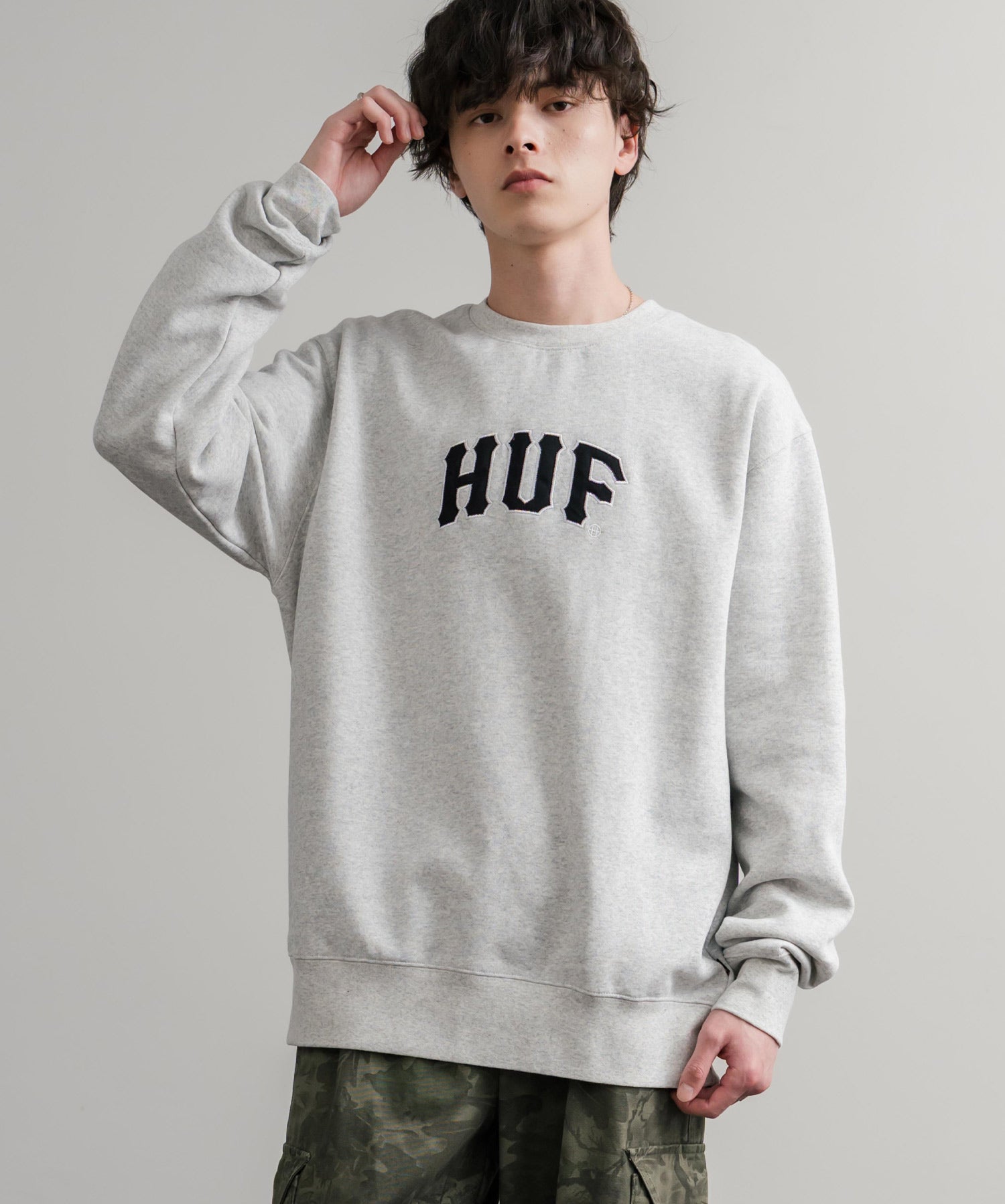 HUF ハフ ARCH APPLIQUE CREWNECK オーバーサイズ裏起毛アーチロゴアップリケ刺繍スウェットトレーナー 15059