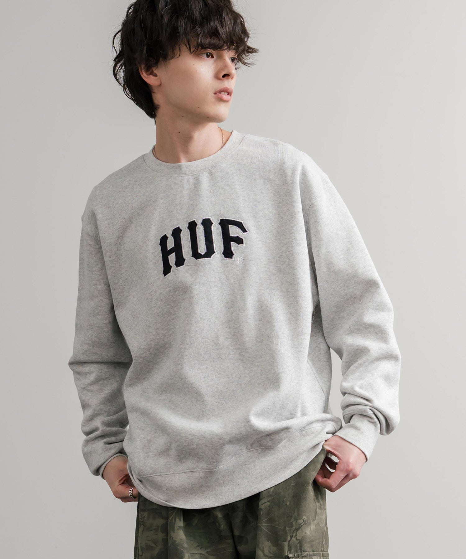 HUF ハフ ARCH APPLIQUE CREWNECK オーバーサイズ裏起毛アーチロゴアップリケ刺繍スウェットトレーナー 15059