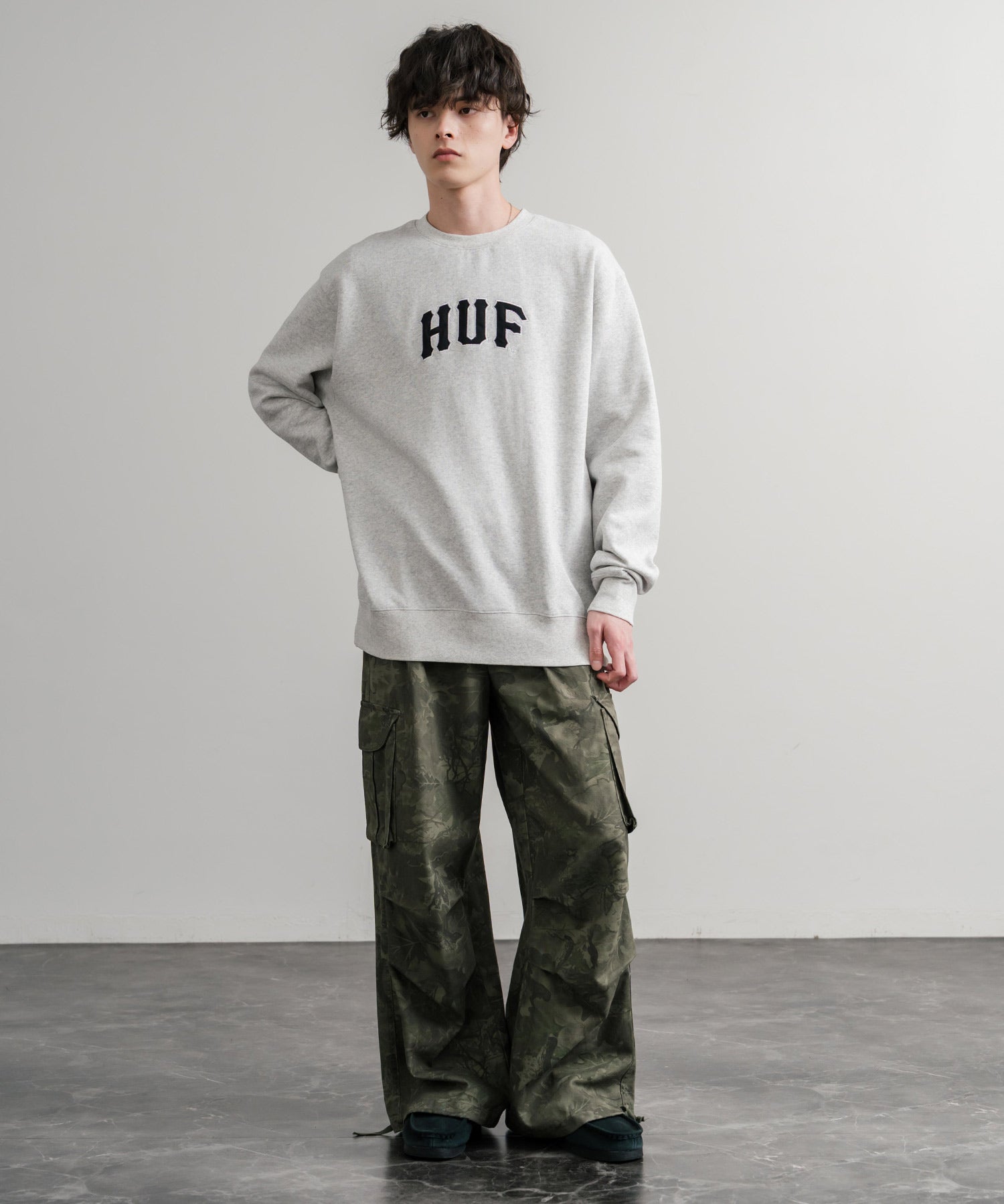 HUF ハフ ARCH APPLIQUE CREWNECK オーバーサイズ裏起毛アーチロゴアップリケ刺繍スウェットトレーナー 15059