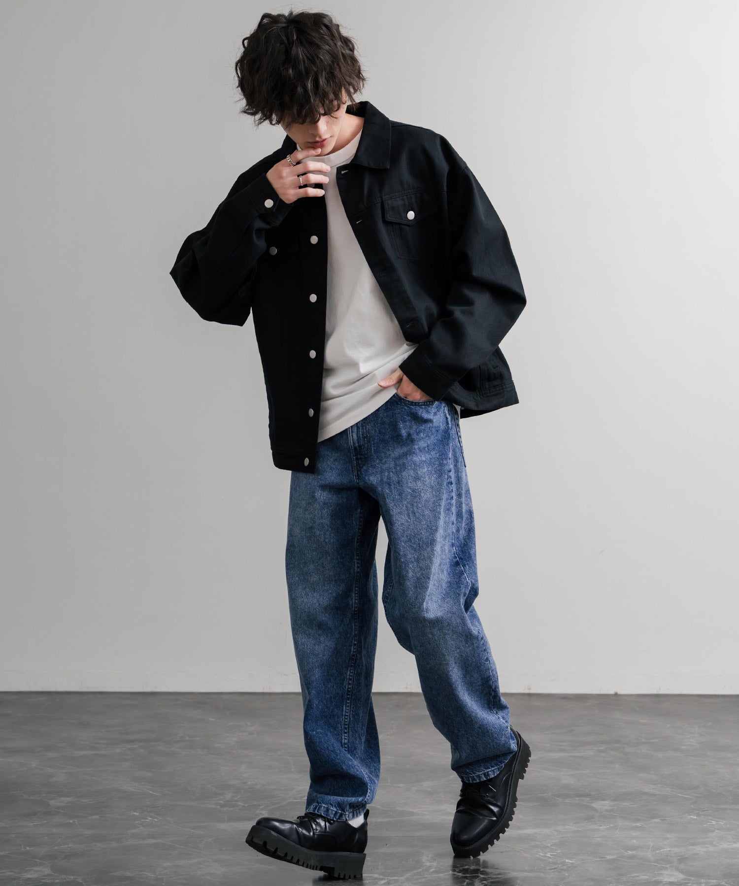Hanes ワイドフィット5ポケットテーパードデニムパンツ	15112