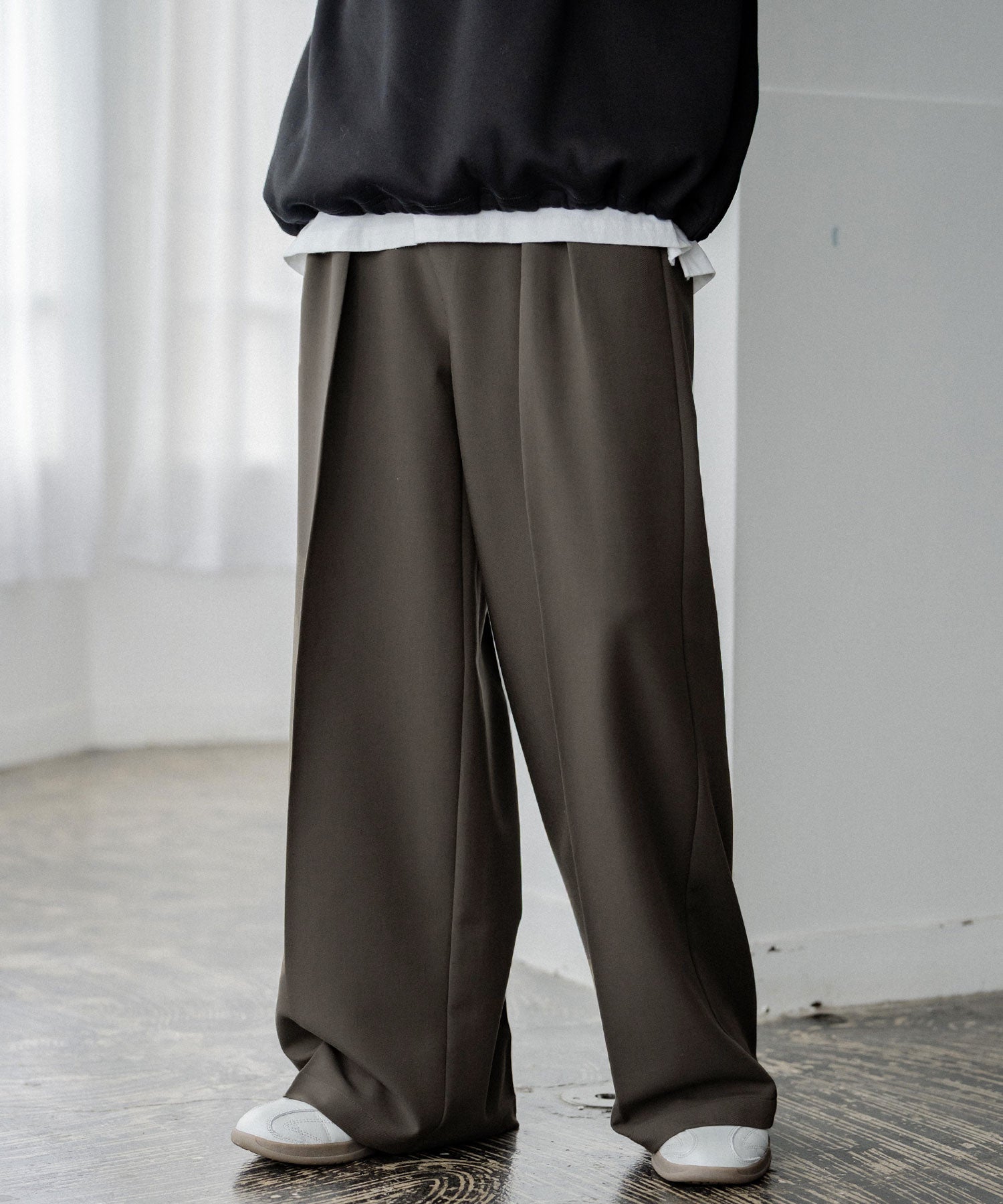 VALENTINO ワイドストレートスラックス VALENTINO ワイドストレートスラックス - メルカリ