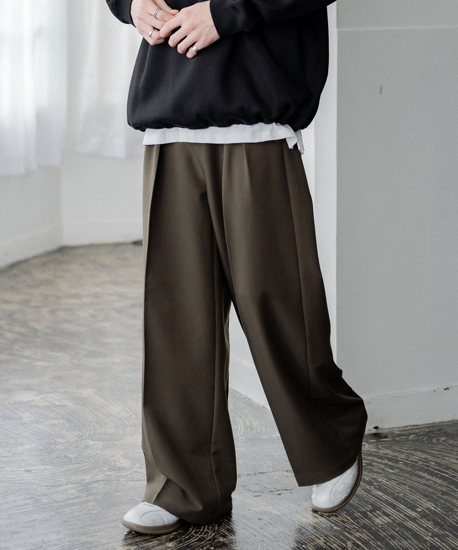 セミワイド2タックストレートスラックス 15248 – Rocky Monroe