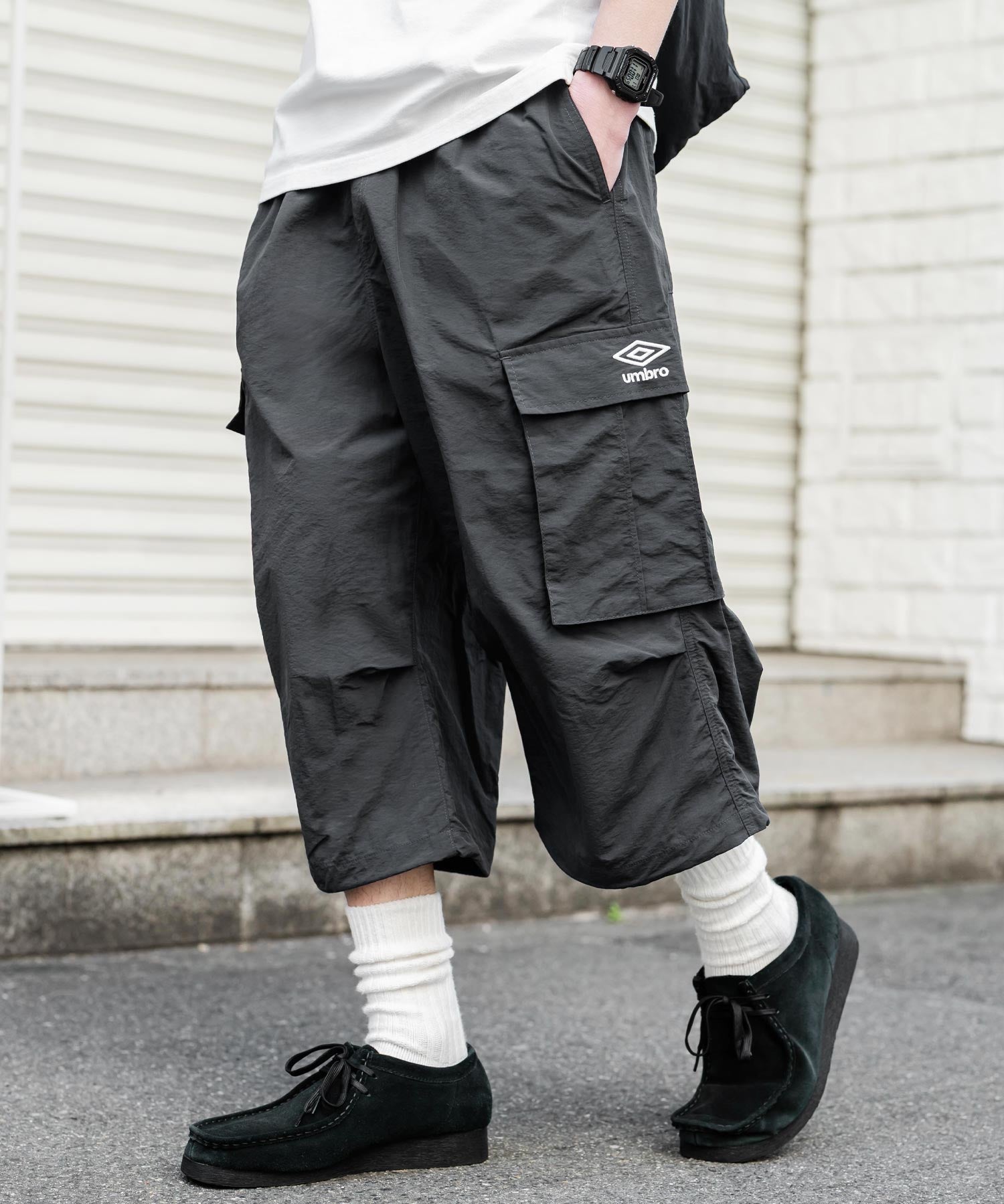 UMBRO アンブロ 別注コラボ 膝下丈 ワンポイントロゴ刺繍ナイロンワイドカーゴハーフパンツ 15348