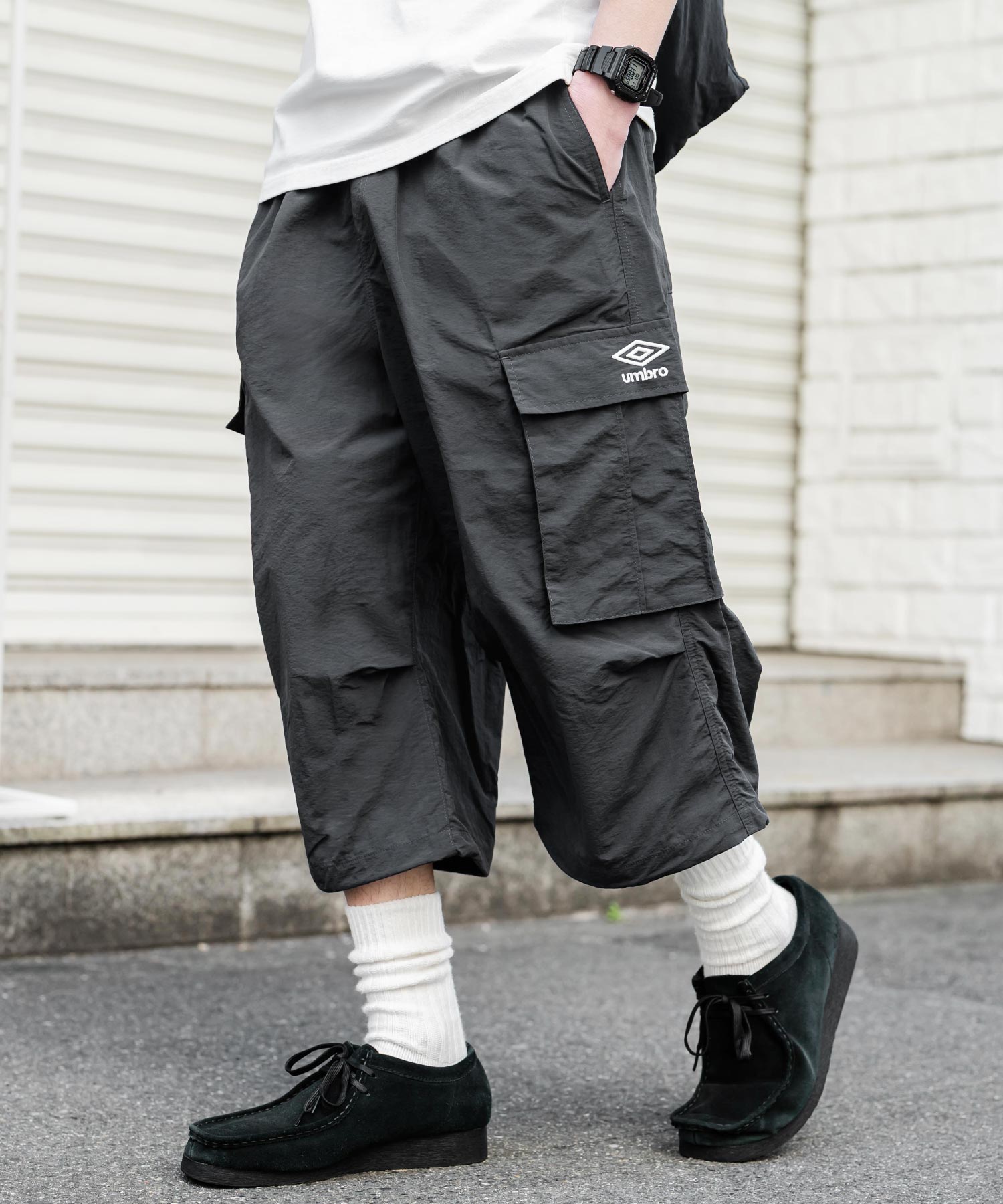 UMBRO アンブロ 別注コラボ 膝下丈 ワンポイントロゴ刺繍ナイロンワイドカーゴハーフパンツ 15348