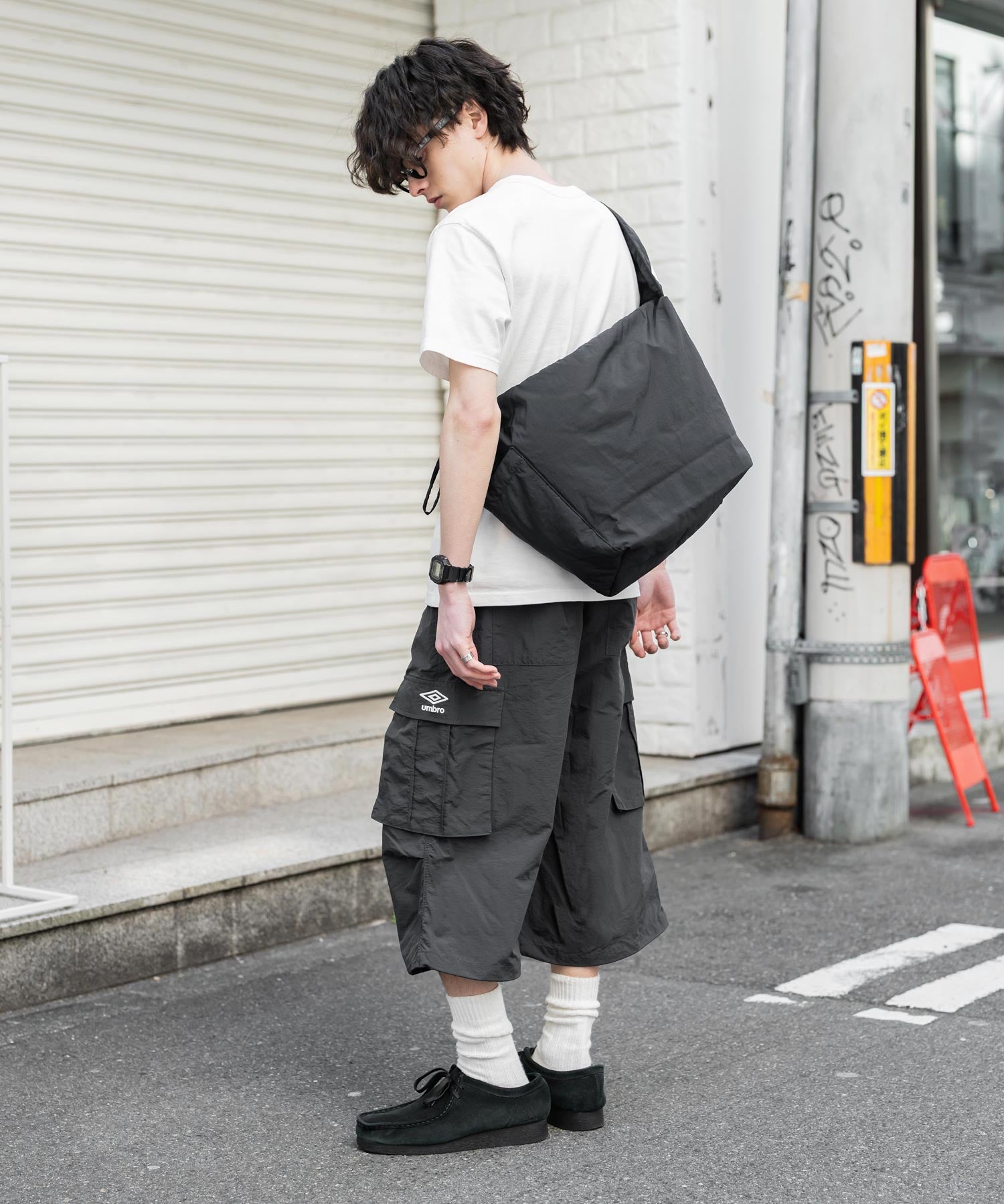 UMBRO アンブロ 別注コラボ 膝下丈 ワンポイントロゴ刺繍ナイロンワイドカーゴハーフパンツ 15348