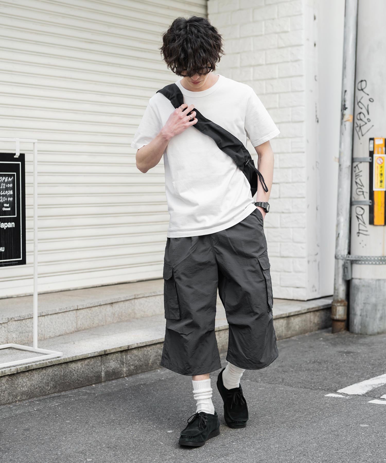 UMBRO アンブロ 別注コラボ 膝下丈 ワンポイントロゴ刺繍ナイロンワイドカーゴハーフパンツ 15348