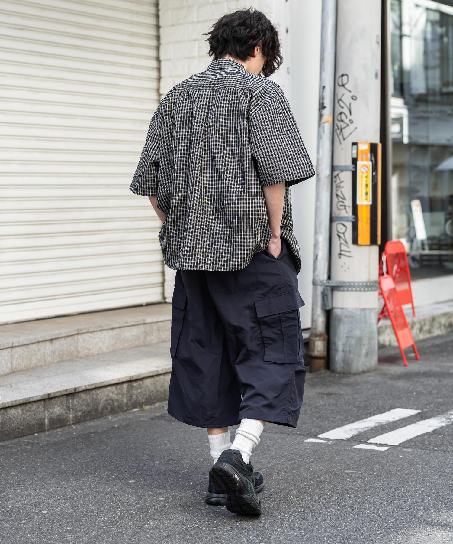 UMBRO アンブロ 別注コラボ 膝下丈 ワンポイントロゴ刺繍ナイロンワイドカーゴハーフパンツ 15348