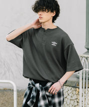 UMBRO アンブロ 別注コラボ オーバーサイズワンポイントロゴ刺繍ワッフルヘンリーネック半袖Tシャツ 15349