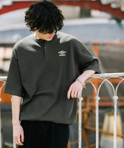 UMBRO アンブロ 別注コラボ オーバーサイズワンポイントロゴ刺繍ワッフルヘンリーネック半袖Tシャツ 15349