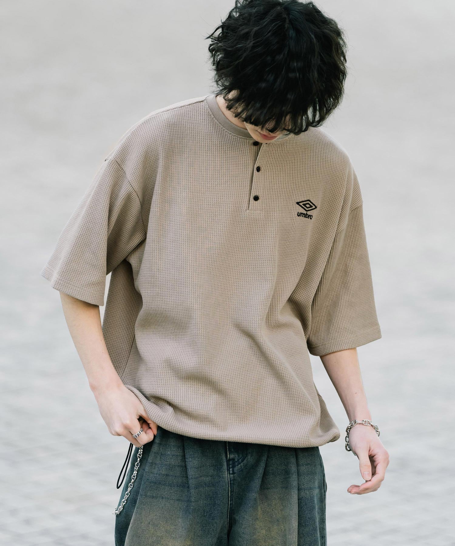 UMBRO アンブロ 別注コラボ オーバーサイズワンポイントロゴ刺繍ワッフルヘンリーネック半袖Tシャツ 15349