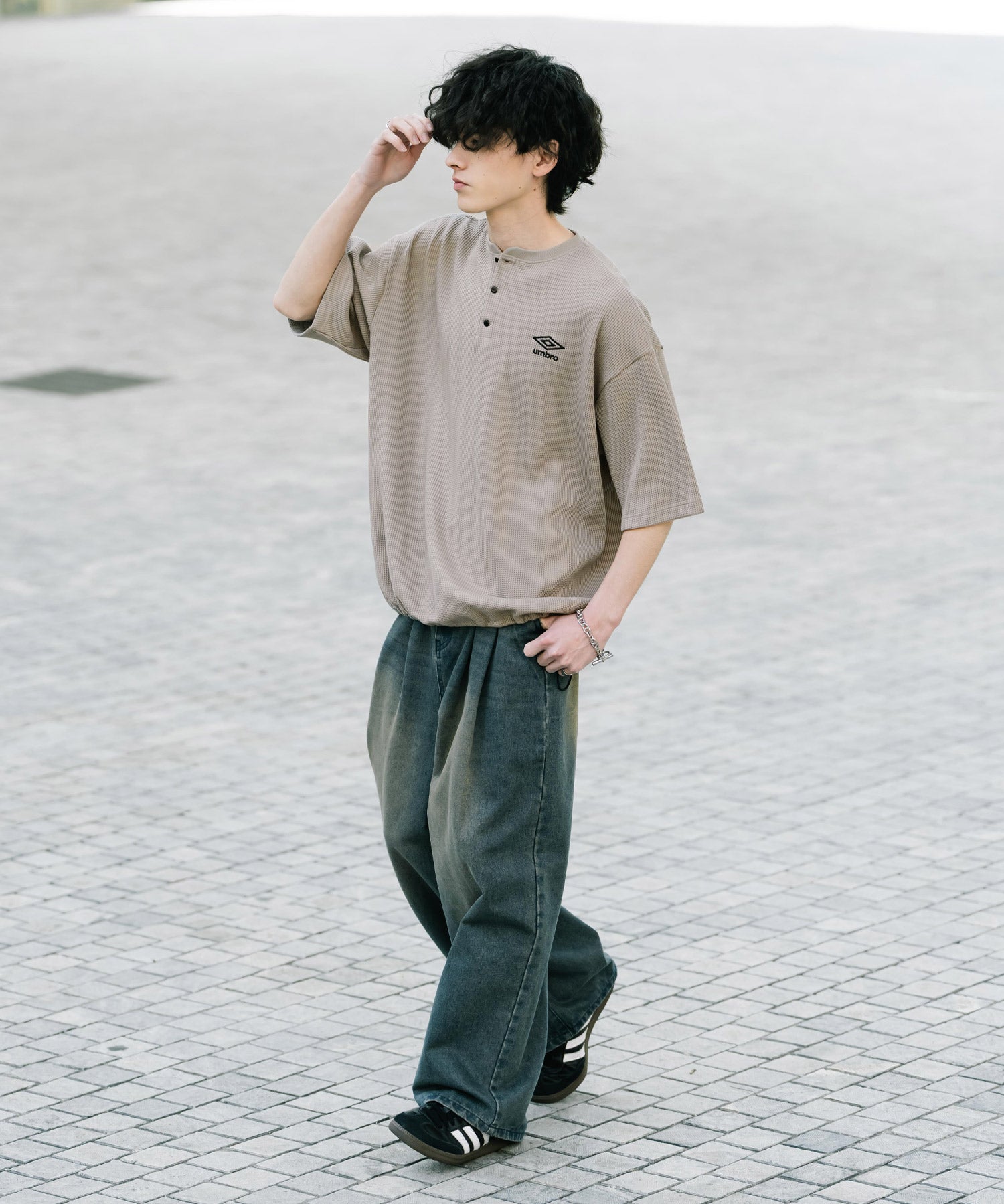 UMBRO アンブロ 別注コラボ オーバーサイズワンポイントロゴ刺繍ワッフルヘンリーネック半袖Tシャツ 15349